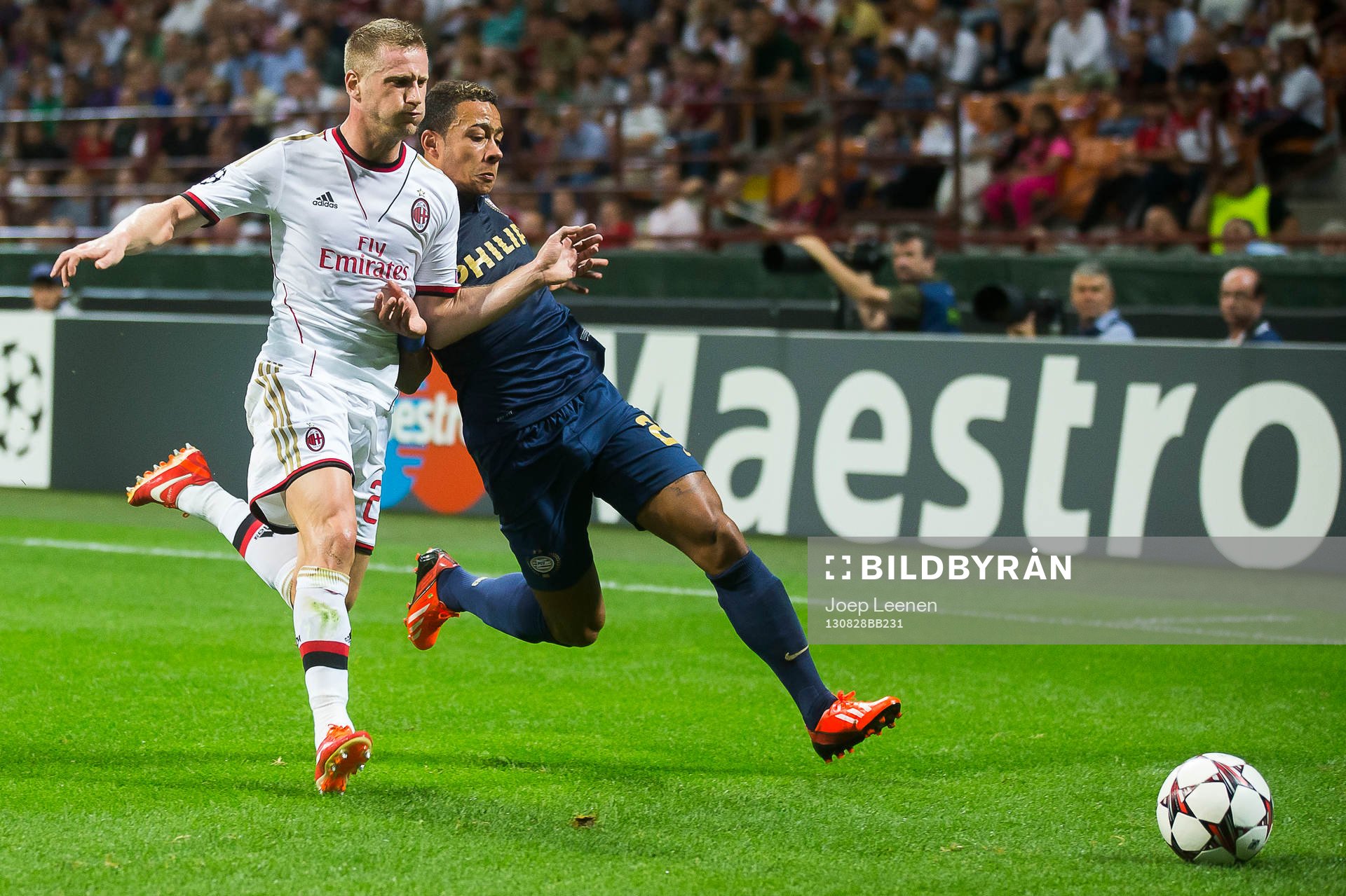  MILAAN, AC Milan - PSV, voetbal, kwalificatie Champions League, seizoen 2013-2014, 28-08-2013, Giuseppe Meazza San Siro, PSV speler Memphis Depay (R), AC Milan speler Ignazio Abate (L). 