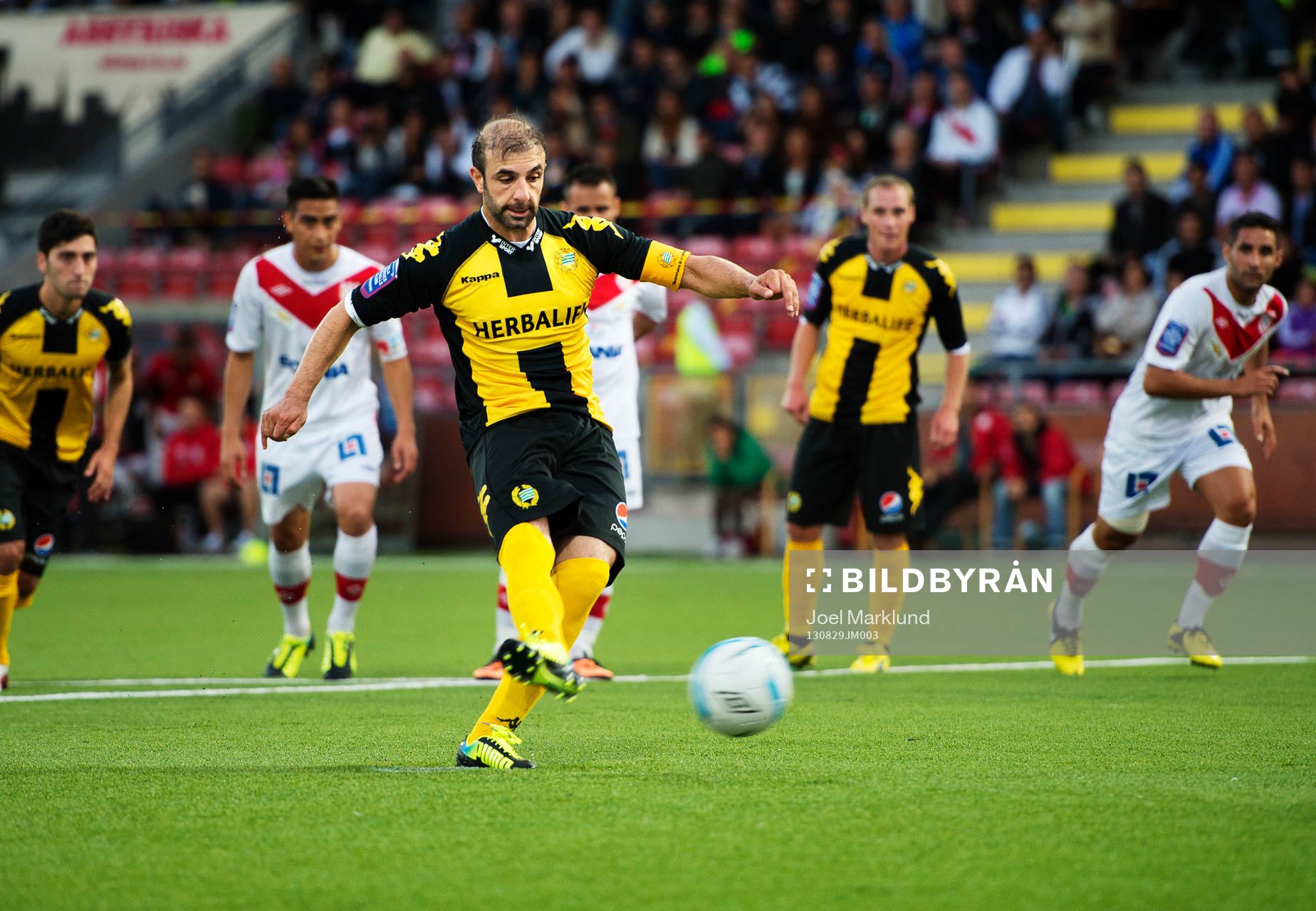 Hammarbys Kennedy Bakircioglu skjuter in 0-1 på straff