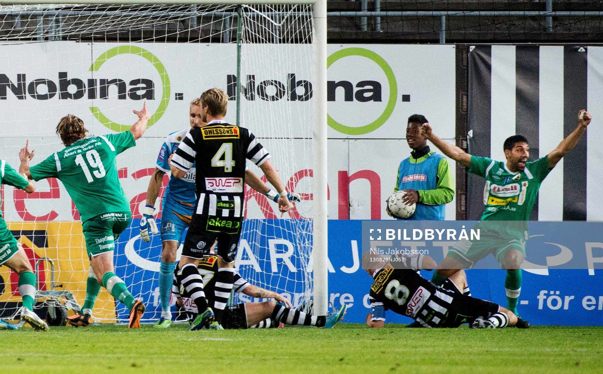 Ljungskiles Sandeep Mankoo gör 0-2 och jublar i