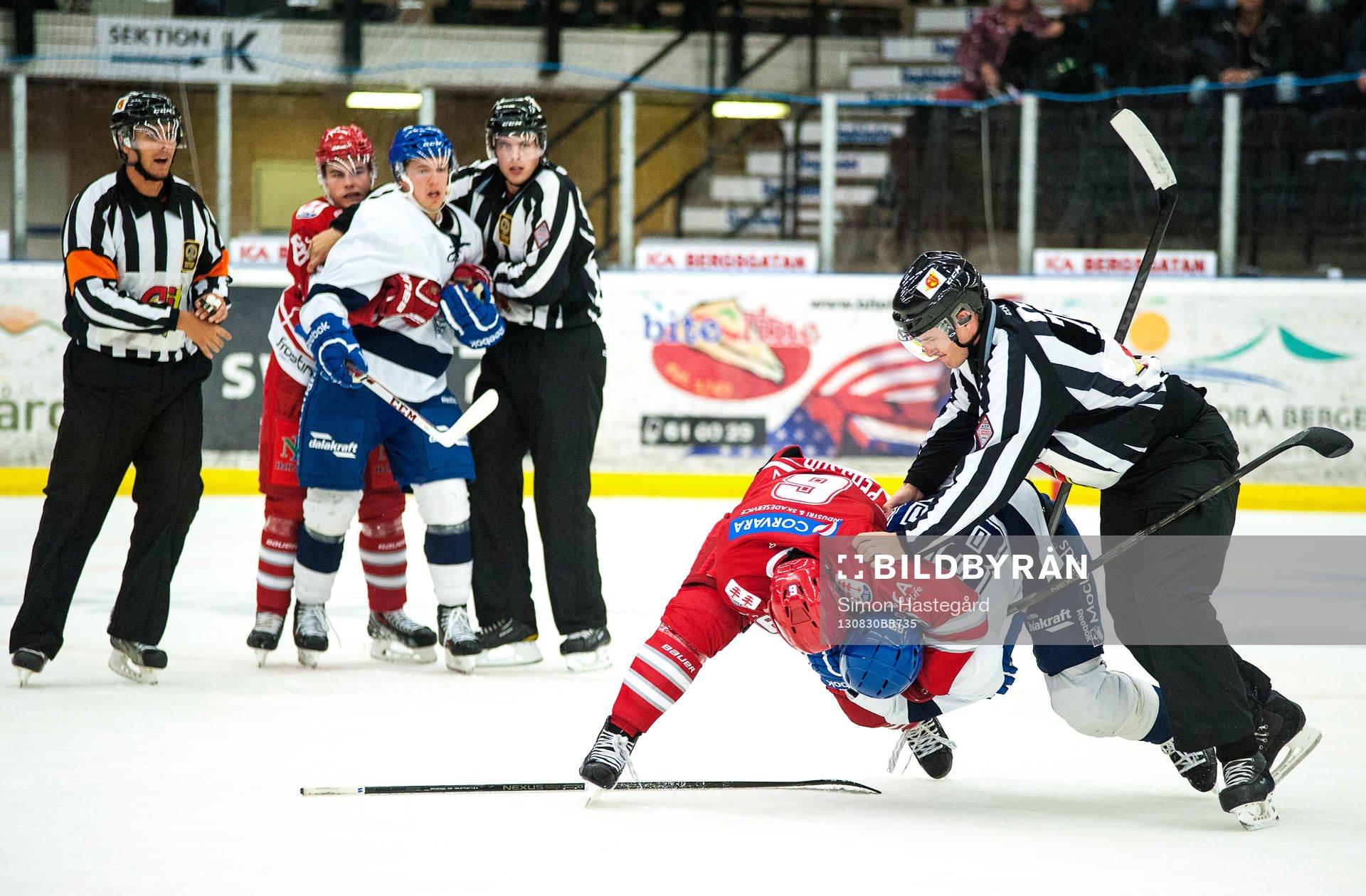 Robin Persson, Timrå, i bråk med Leksands Mikael Johansson