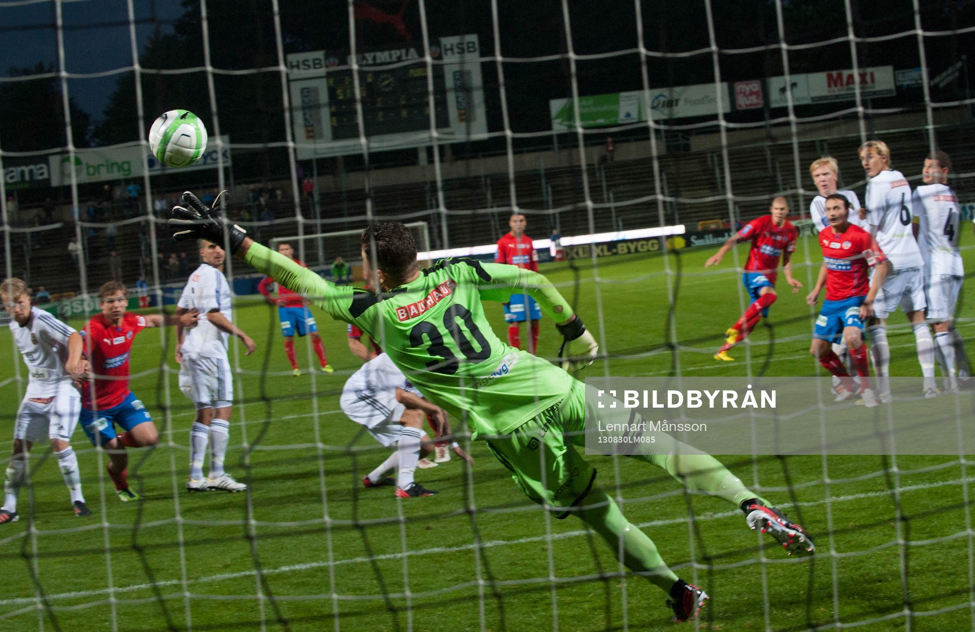 2-1, Robin Simovic, Helsingborg med en frispark förbi