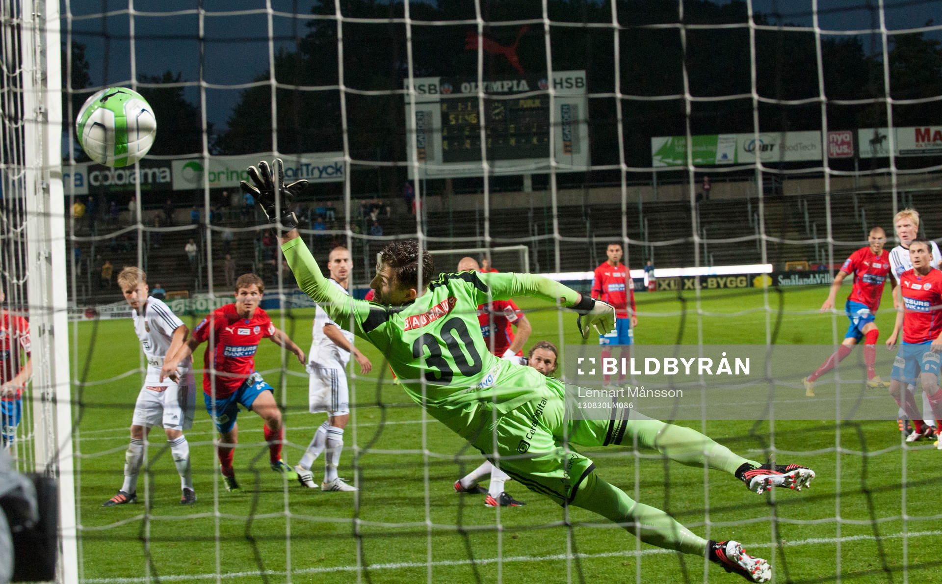 2-1, Robin Simovic, Helsingborg med en frispark förbi