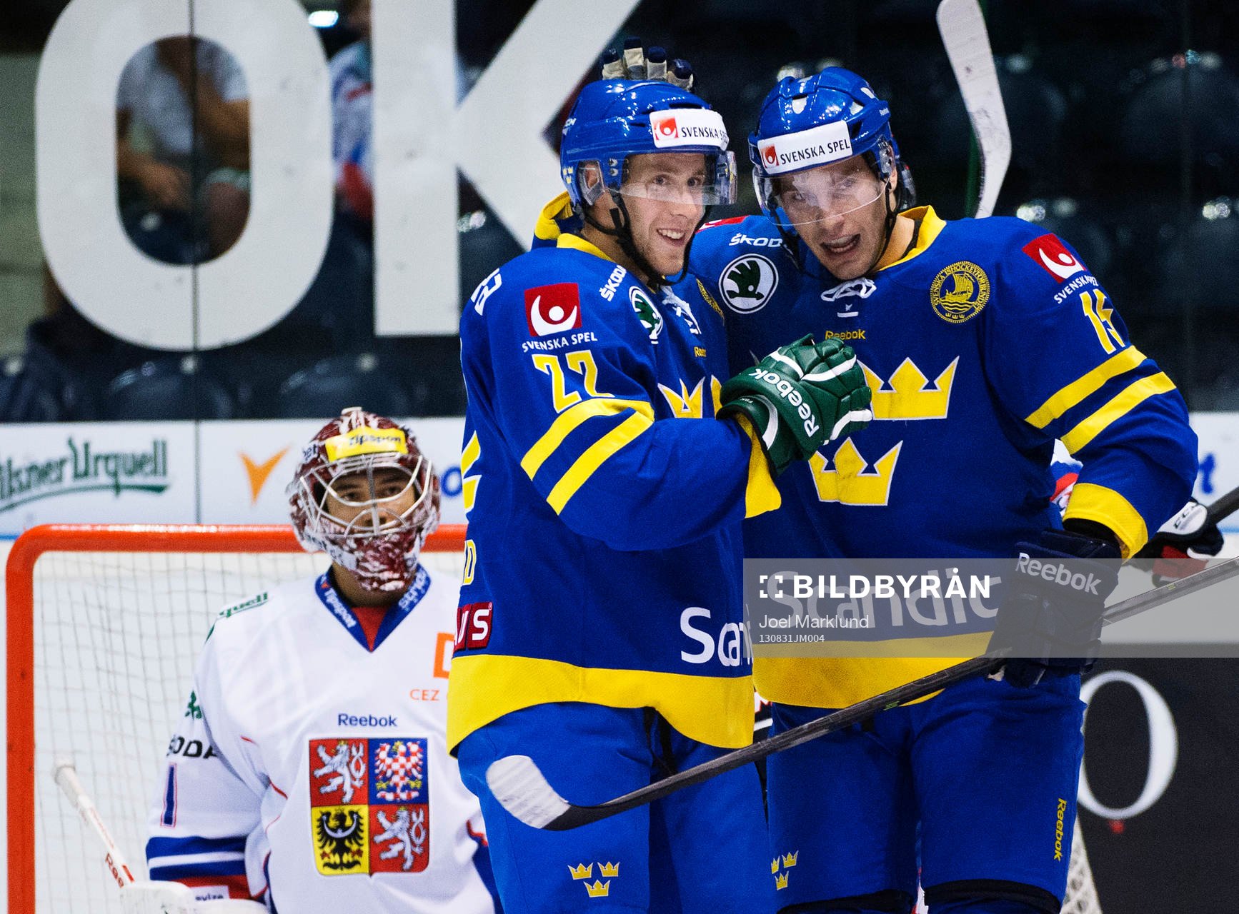 Sveriges Per Åslund och Mattias Sjögren jublar