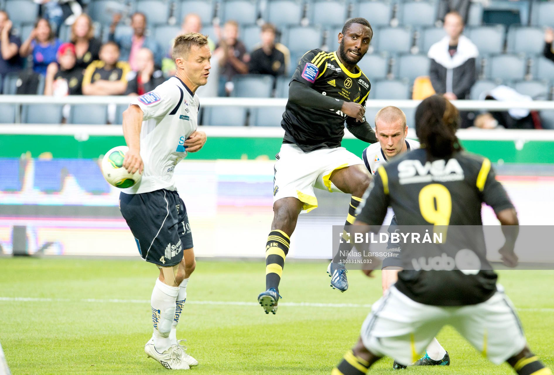 Henok Goitom, AIK skjuter och Anders Wikström, Gefle tar med handen i straffområdet under en fotbollsmatch i Allsvenskan mellan AIK och Gefle, den 31 augusti 2013 i Stockholm.