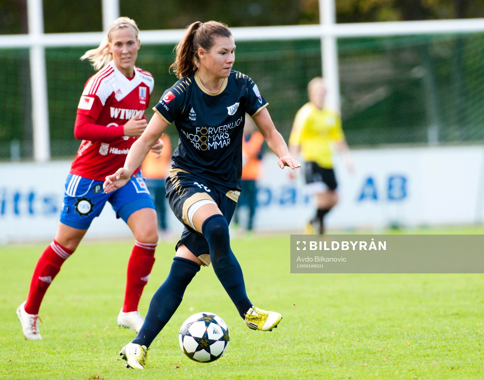 Ramona Bachman rullar bollen