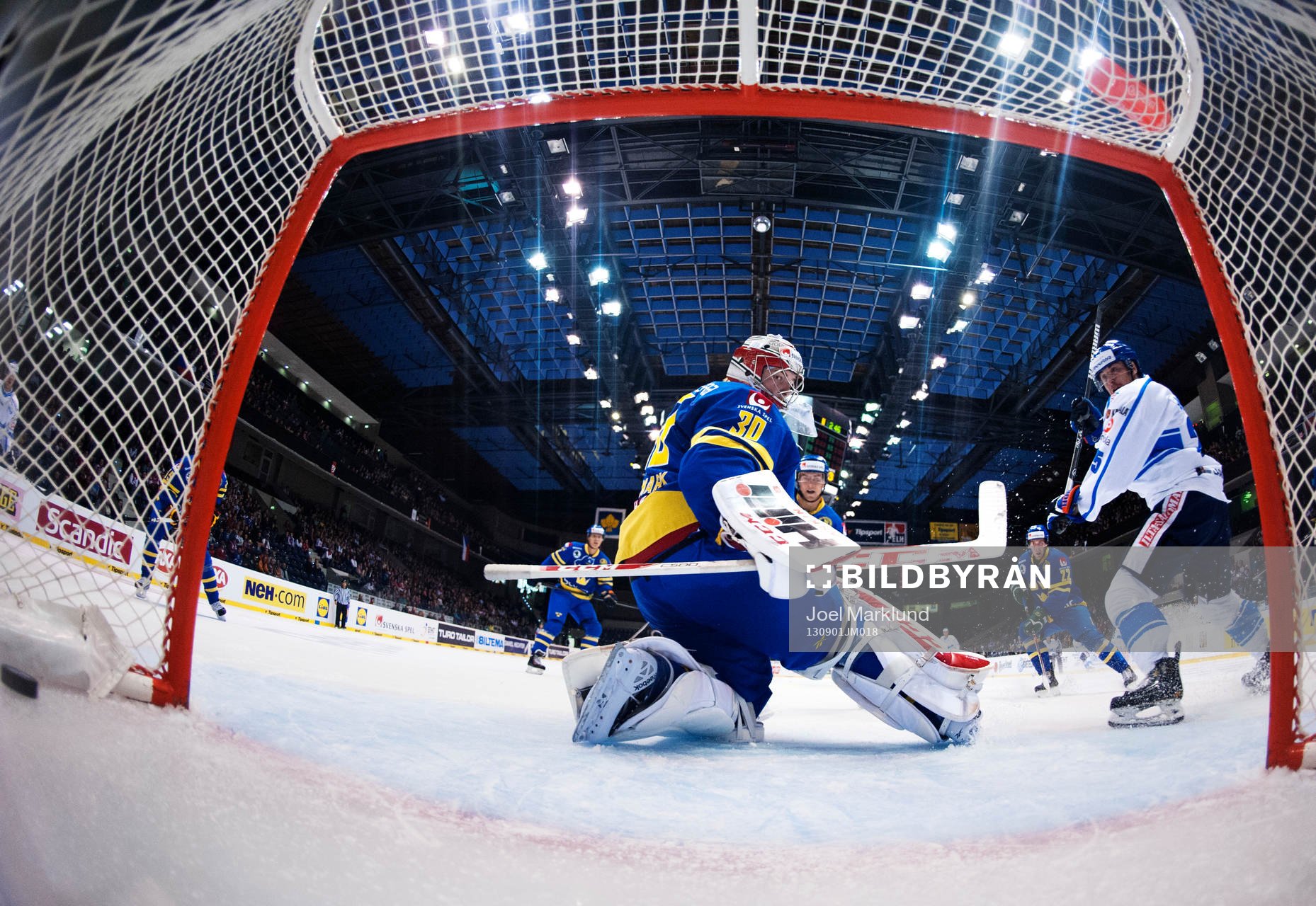 Finlands Pekka Jormakka (h) gör 0-4 bakom Sveriges