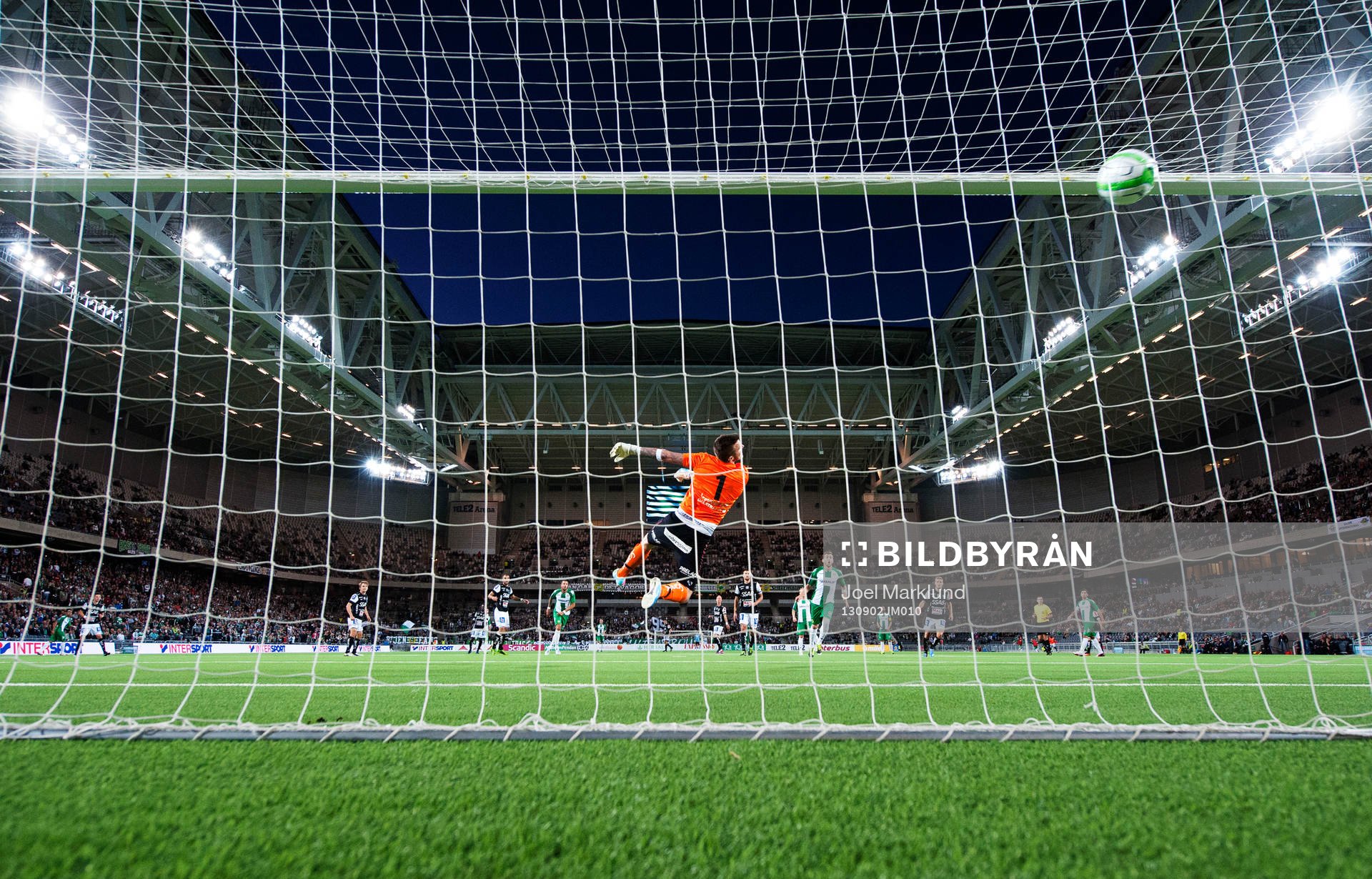 Brages målvakt Emil Magnusson släpper in 1-0, det första