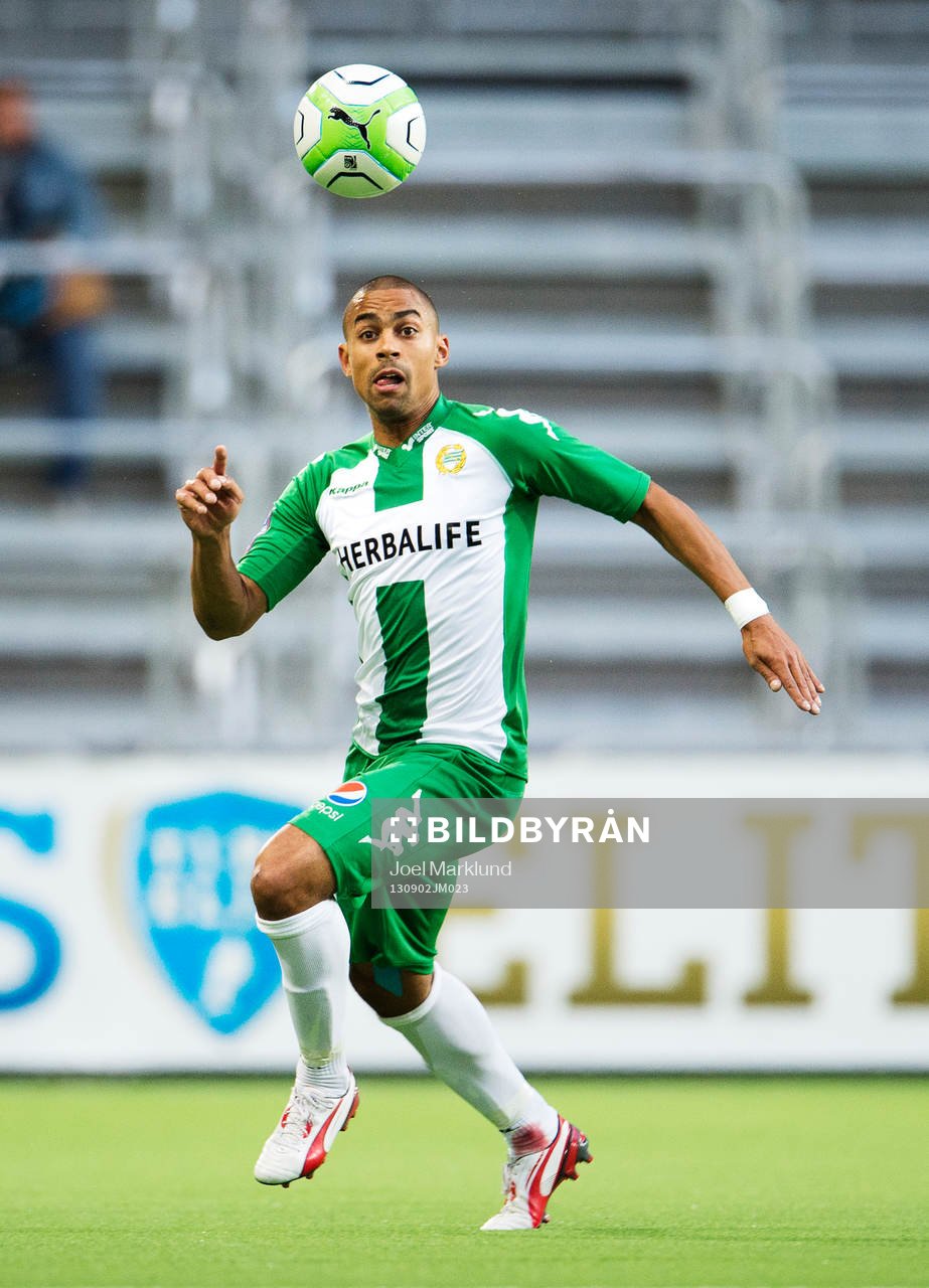 Hammarbys Billy Berntsson jagar bollen