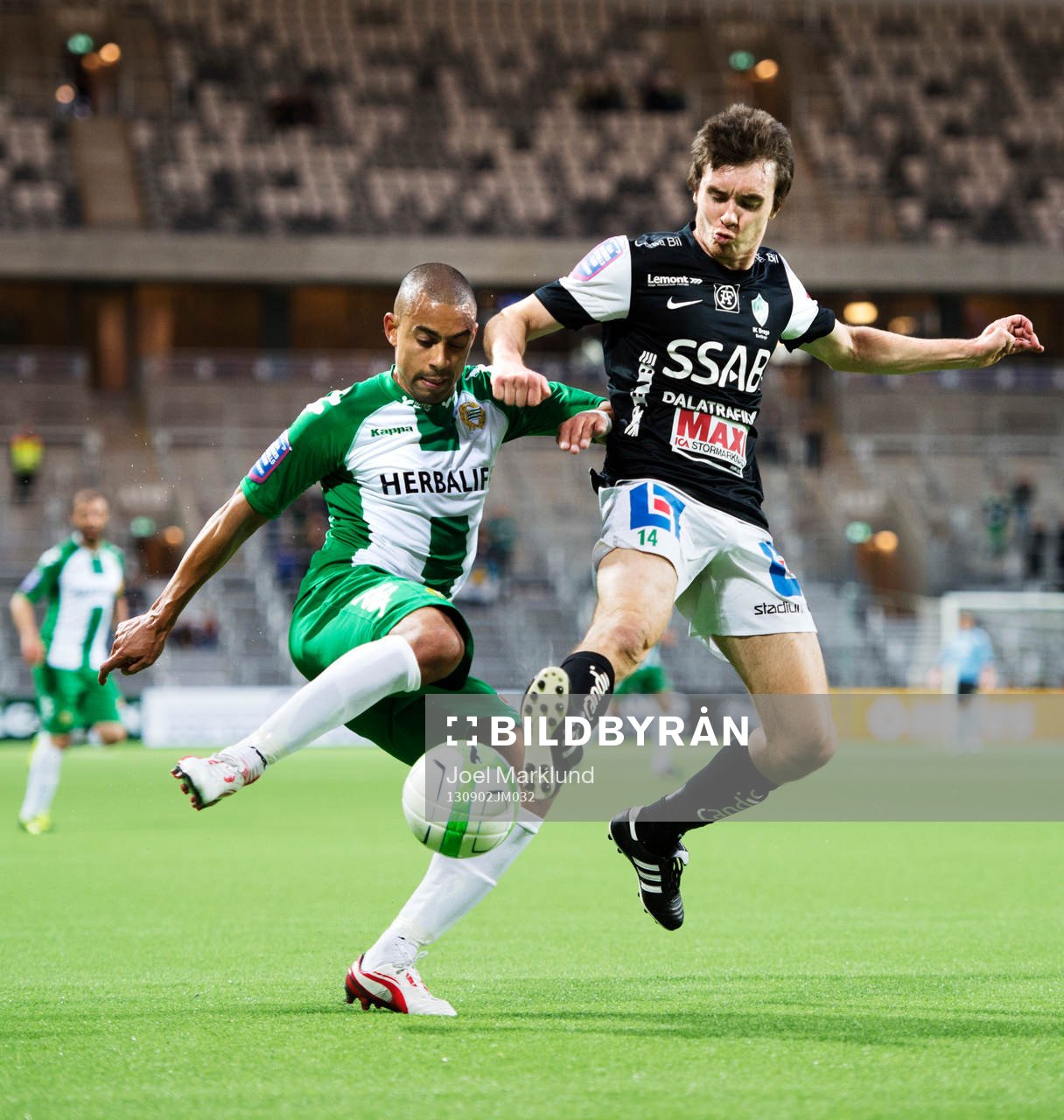 Hammarbys Billy Berntsson utmanas av Brages Mats Moldskred