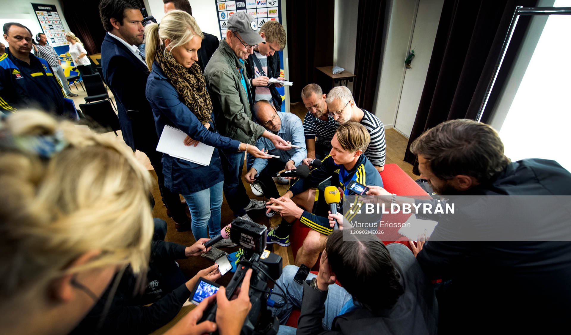 Sveriges Kim Källström pratar med media