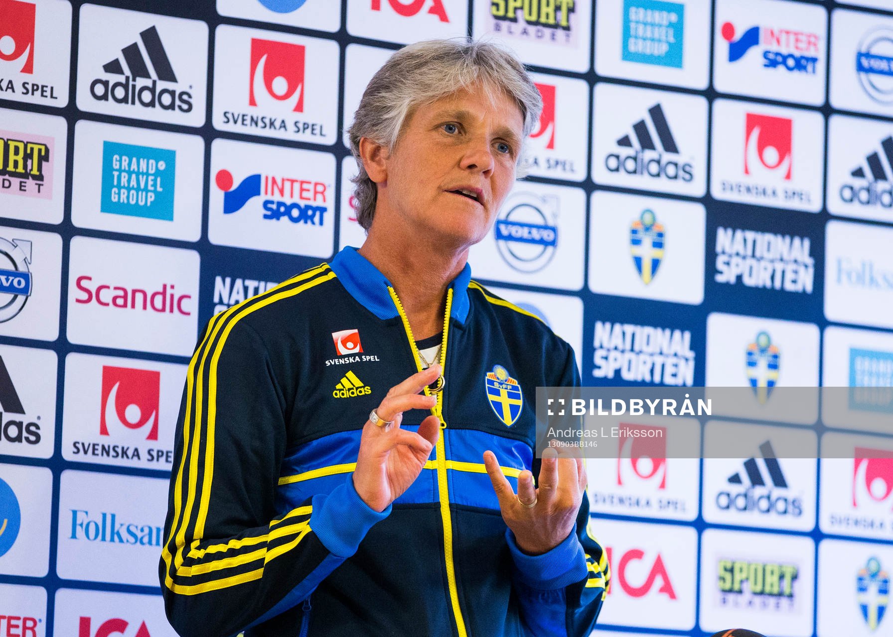 Sveriges förbundskapten Pia Sundhage pressenterar