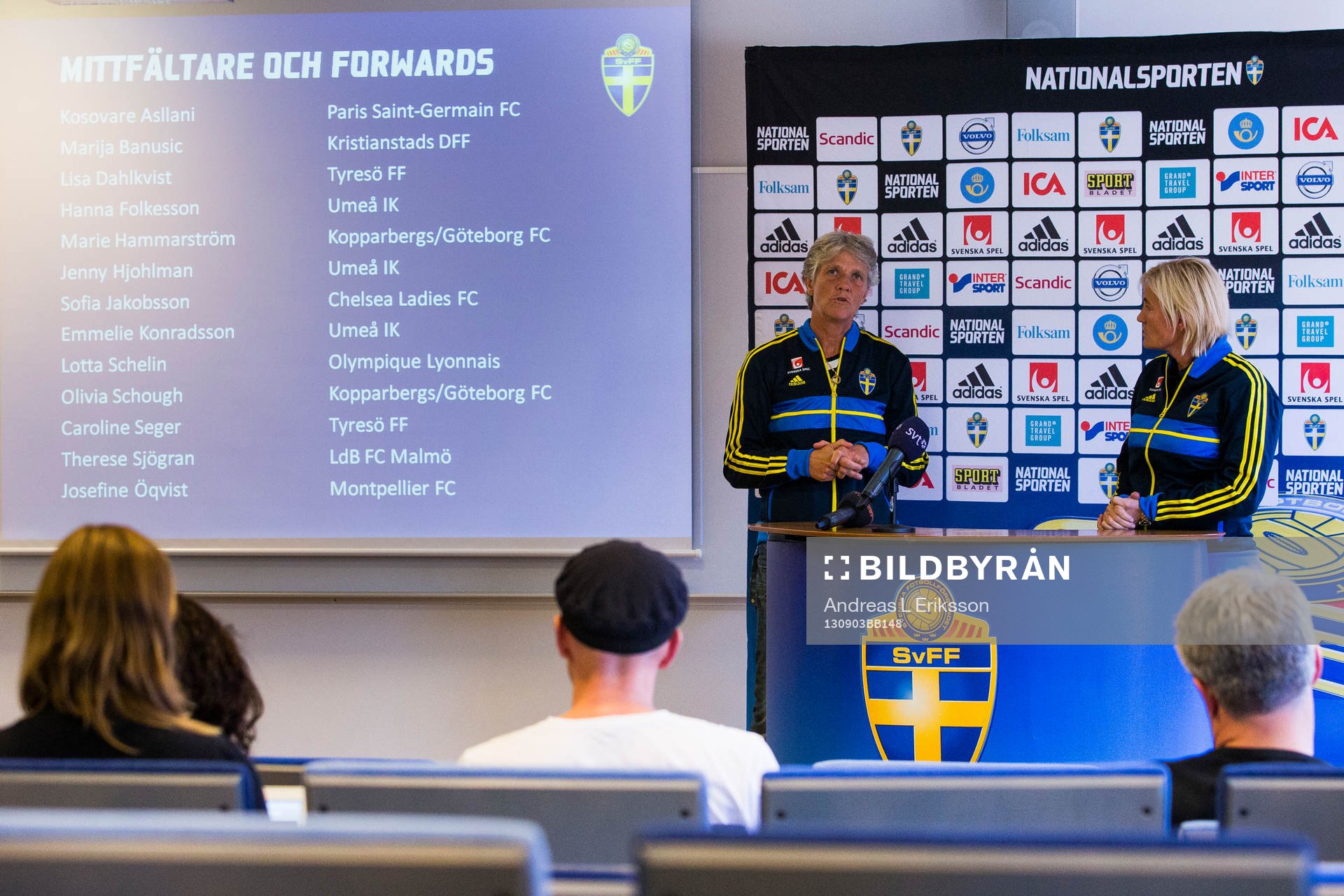 Sveriges förbundskapten Pia Sundhage och assisterande