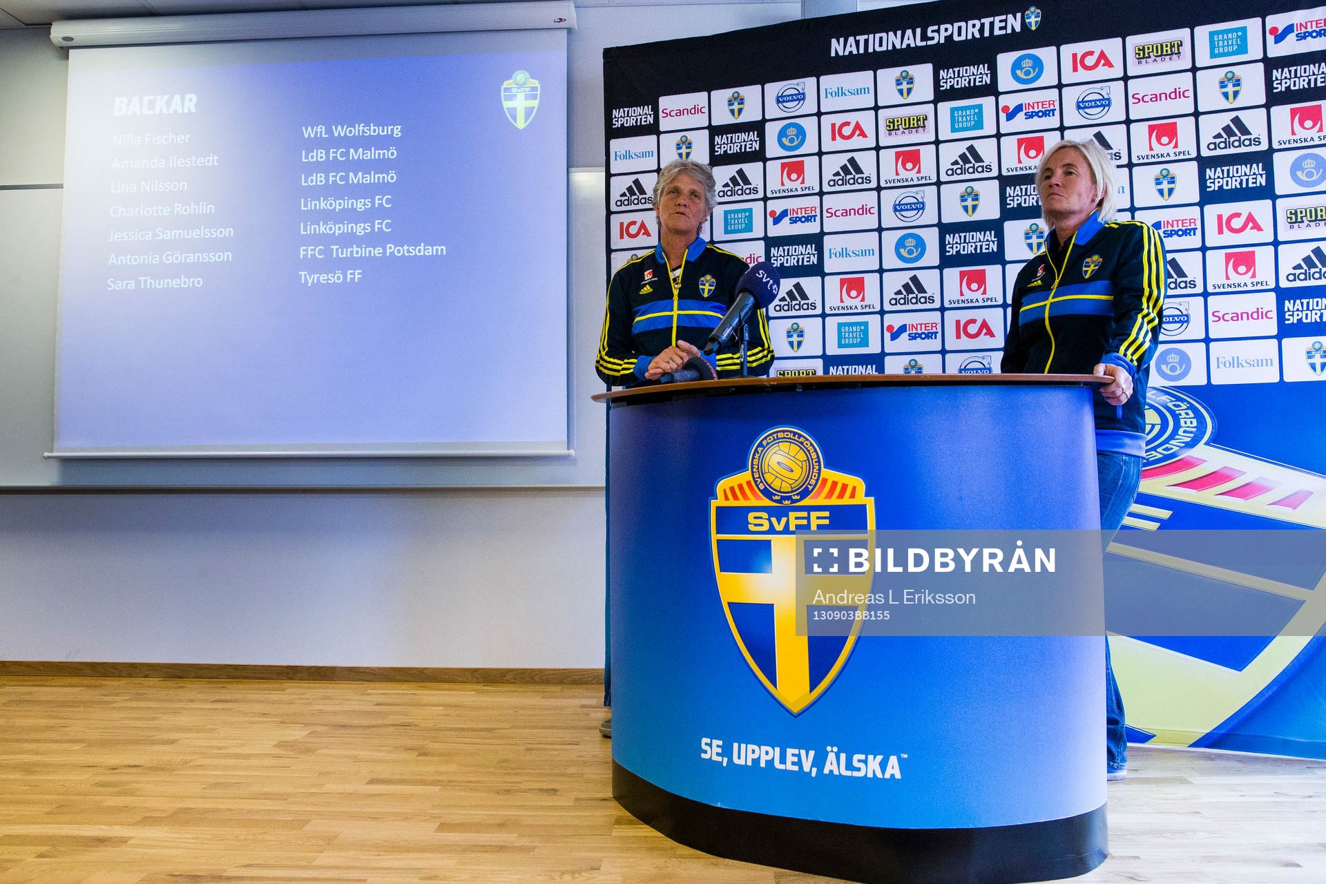 Sveriges förbundskapten Pia Sundhage och assisterande