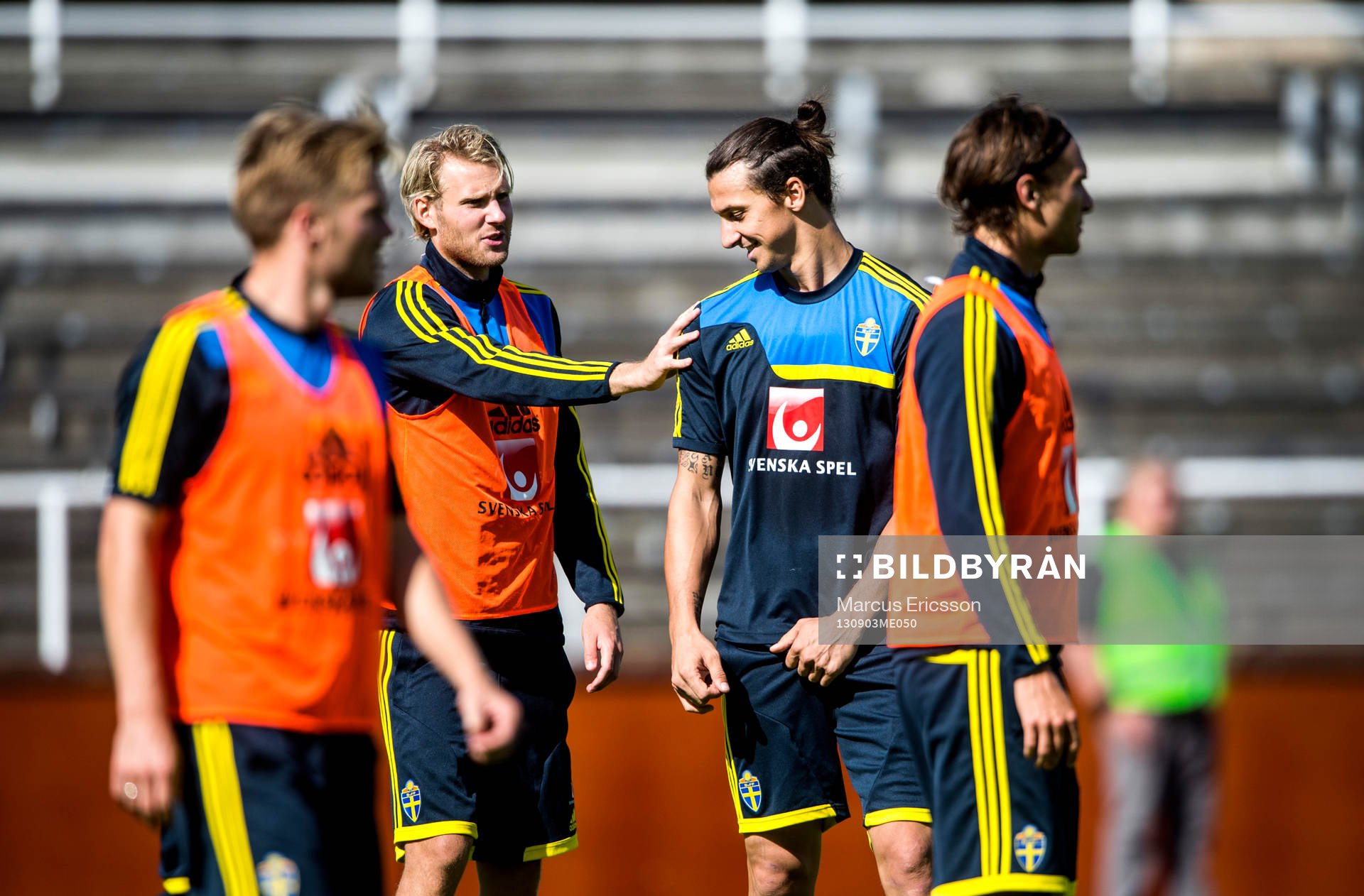 Sveriges Ola Toivonen och Zlatan Ibrahimovic retas med varandra under träningen på Stockholm Stadion den 3 september 2013 i Stockholm inför EM-kval matcherna i fotboll.