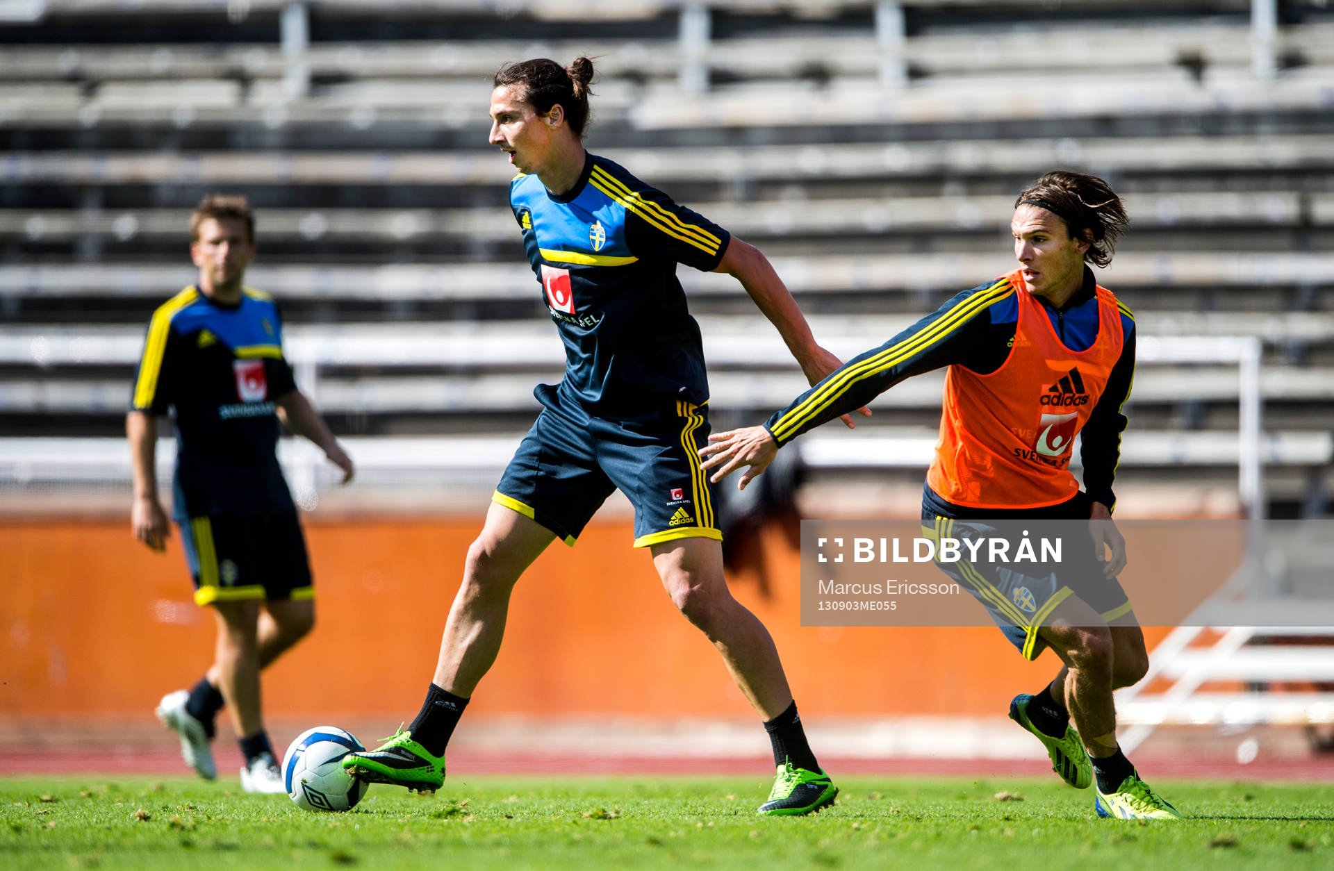 Sveriges Zlatan Ibrahimovic och Albin Ekdal under träningen på Stockholm Stadion den 3 september 2013 i Stockholm inför EM-kval matcherna i fotboll. 