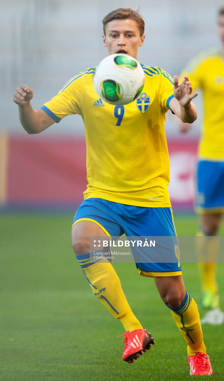 Simon Thern, Sverige, i EM-kvalmatchen mot Polen