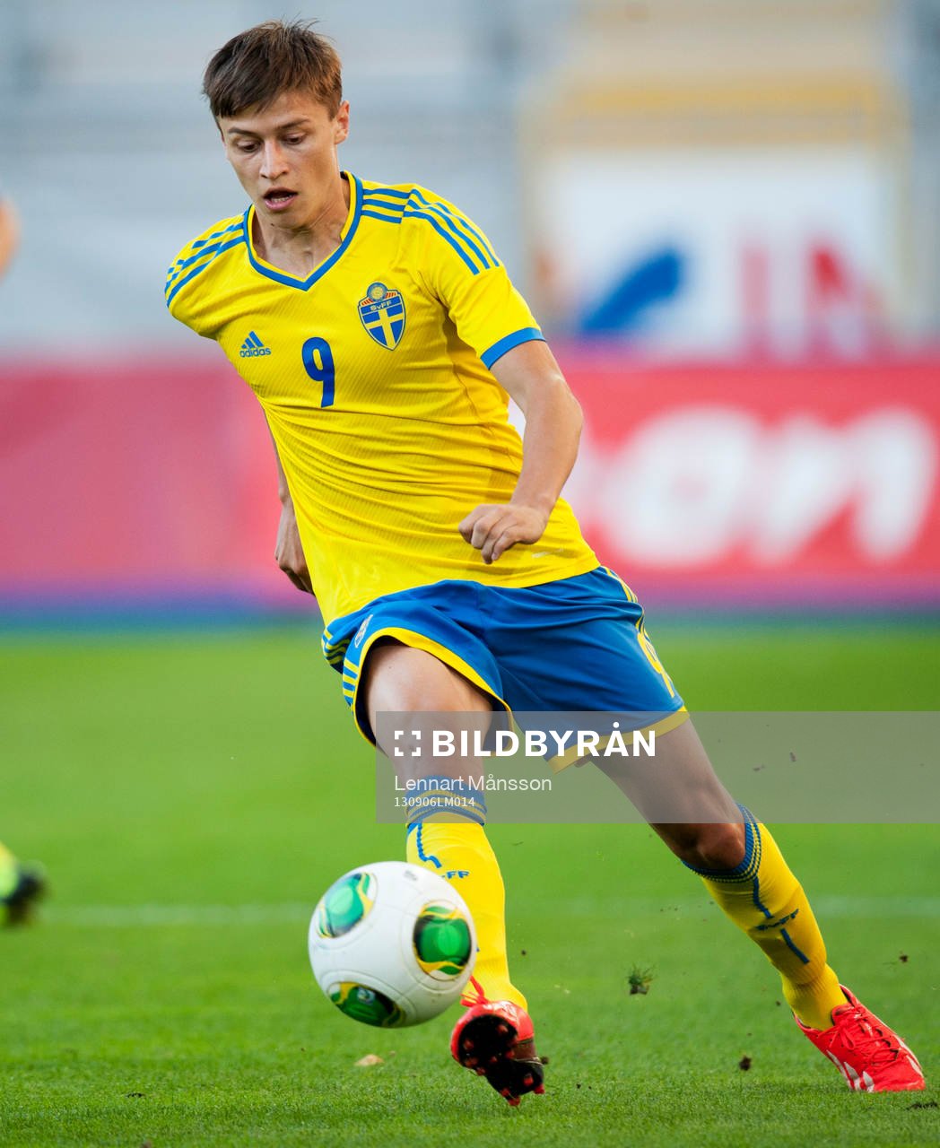 Simon Thern, Sverige, i EM-kvalmatchen mot Polen