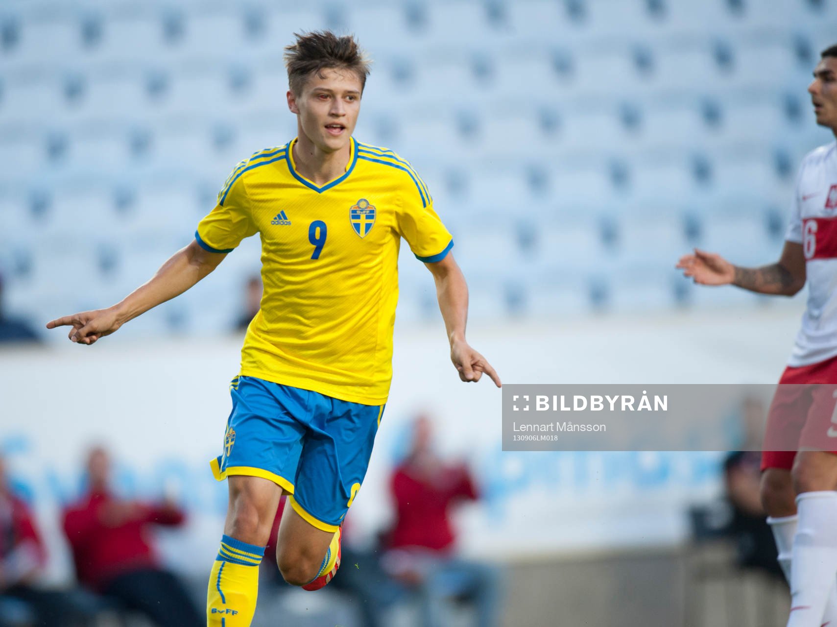 1-1, Simon Thern kvitterar för Sverige i EM-kvalmatchen