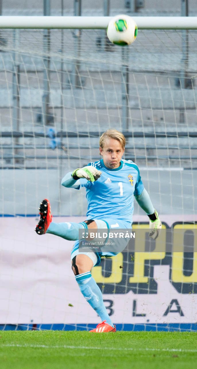 Patrik Carlgren, målvakt, Sverige, inspark