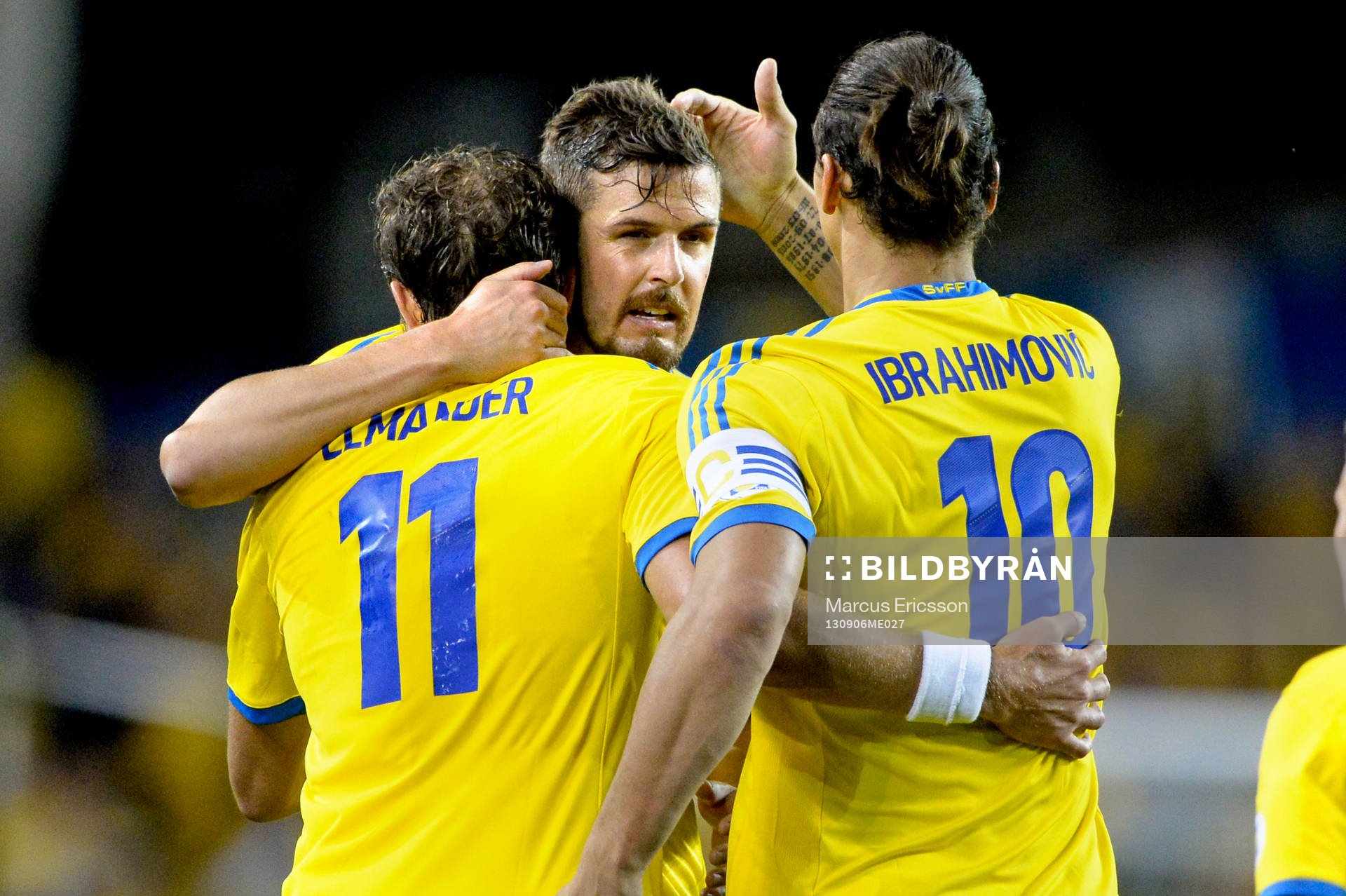 Sverige jublar efter 1-1 av Johan Elmander under fotbolls VM-kval matchen mellan Irland och Sverige den 6 september 2013. 