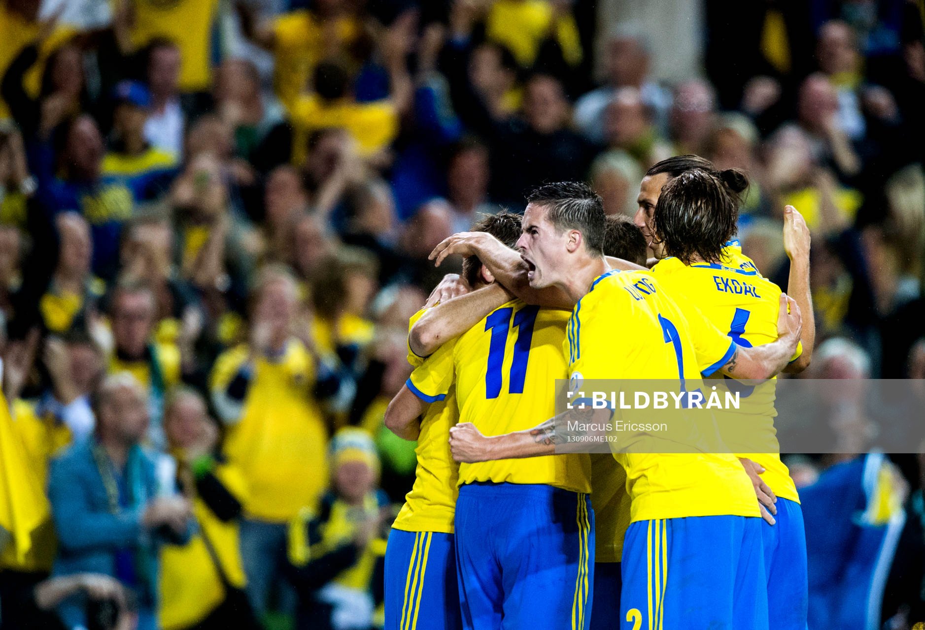 Sveriges Mikael Lustig jublar