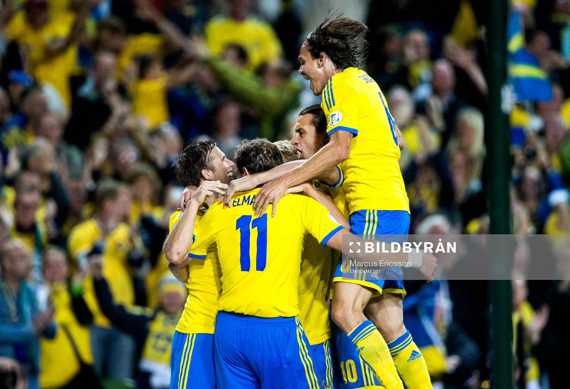 Sveriges Anders Svensson kramas om