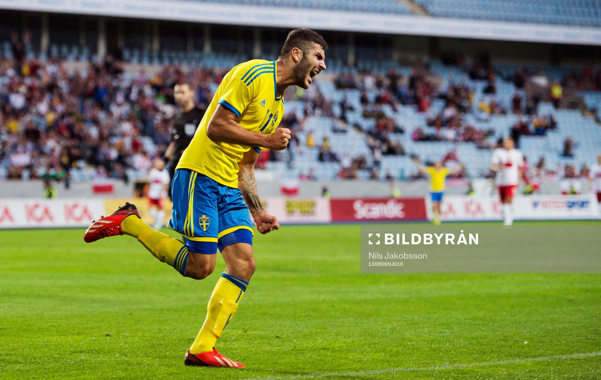 Sveriges Mikael Ishak gör 3-1 och jublar i kvalmatchen