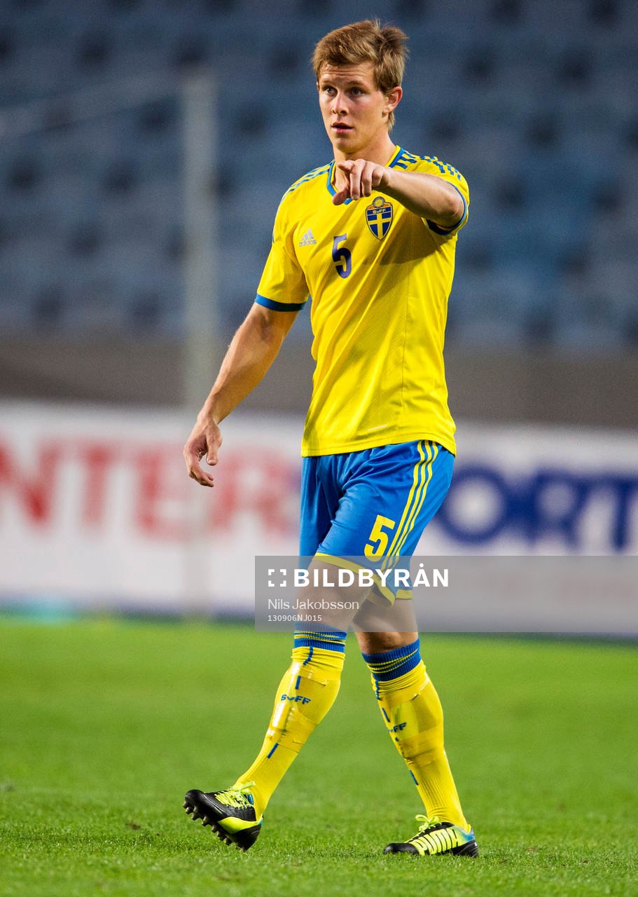 Sveriges Emil Krafth i kvalmatchen till u21-EM mellan