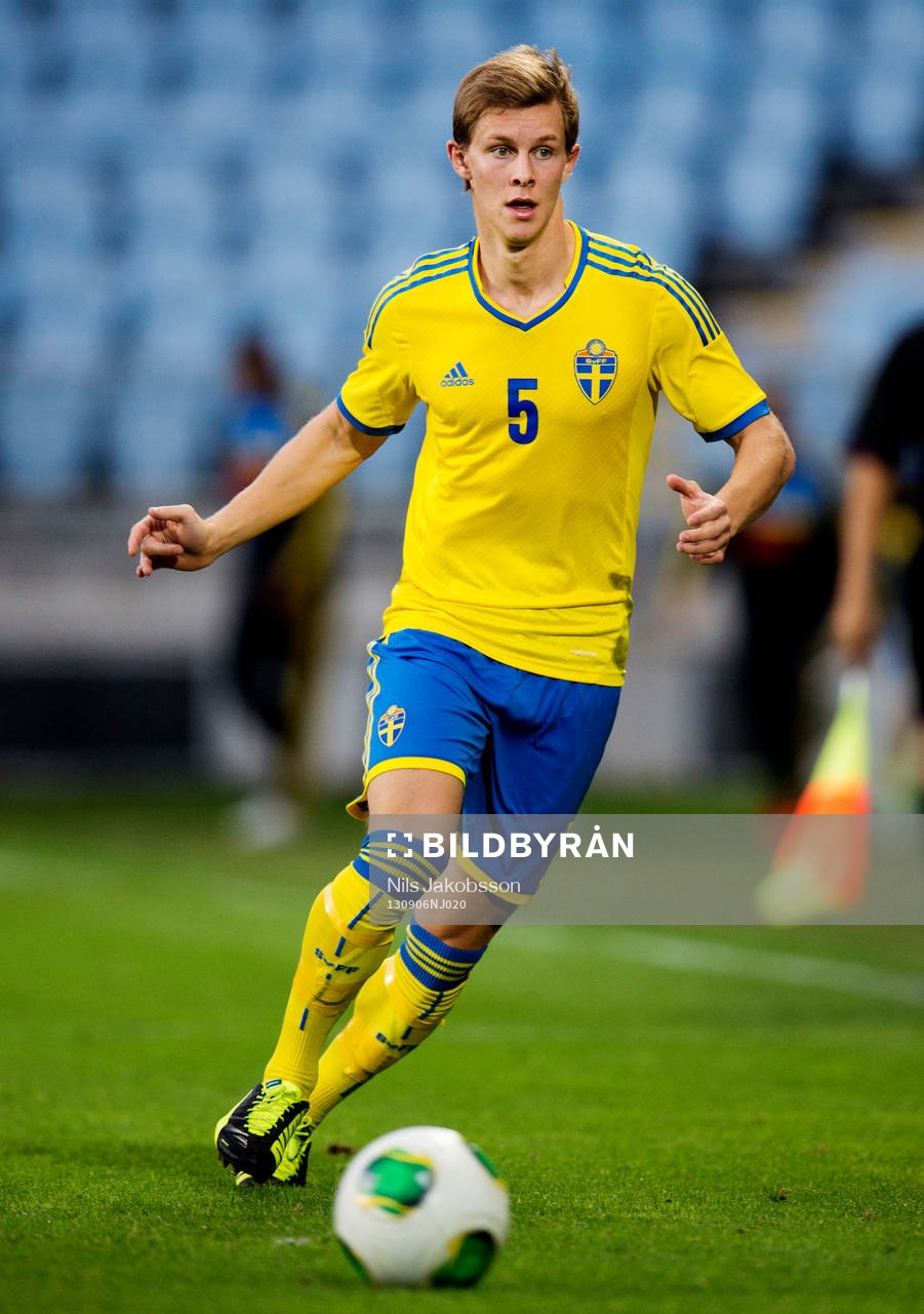 Sveriges Emil Krafth i kvalmatchen till u21-EM mellan Sverige och Polen 6 september 2013 i Malmö.