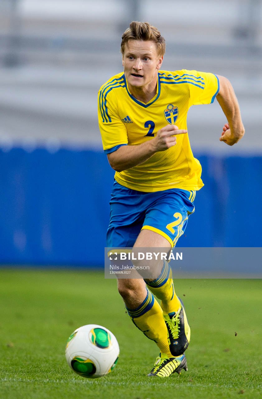 Sveriges Mattias Johansson i kvalmatchen till u21-EM mellan