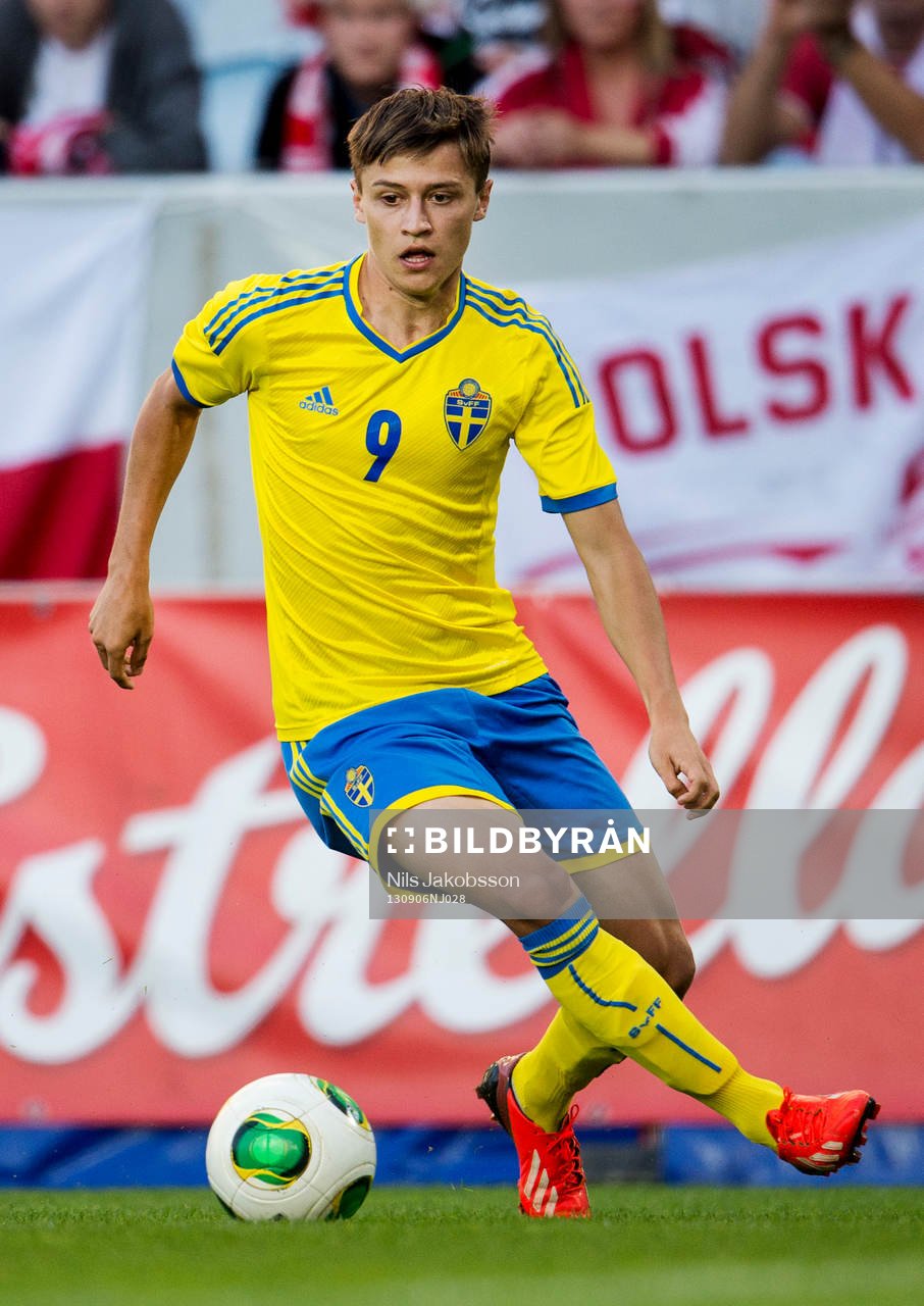 Sveriges Simon Thern i kvalmatchen till u21-EM mellan