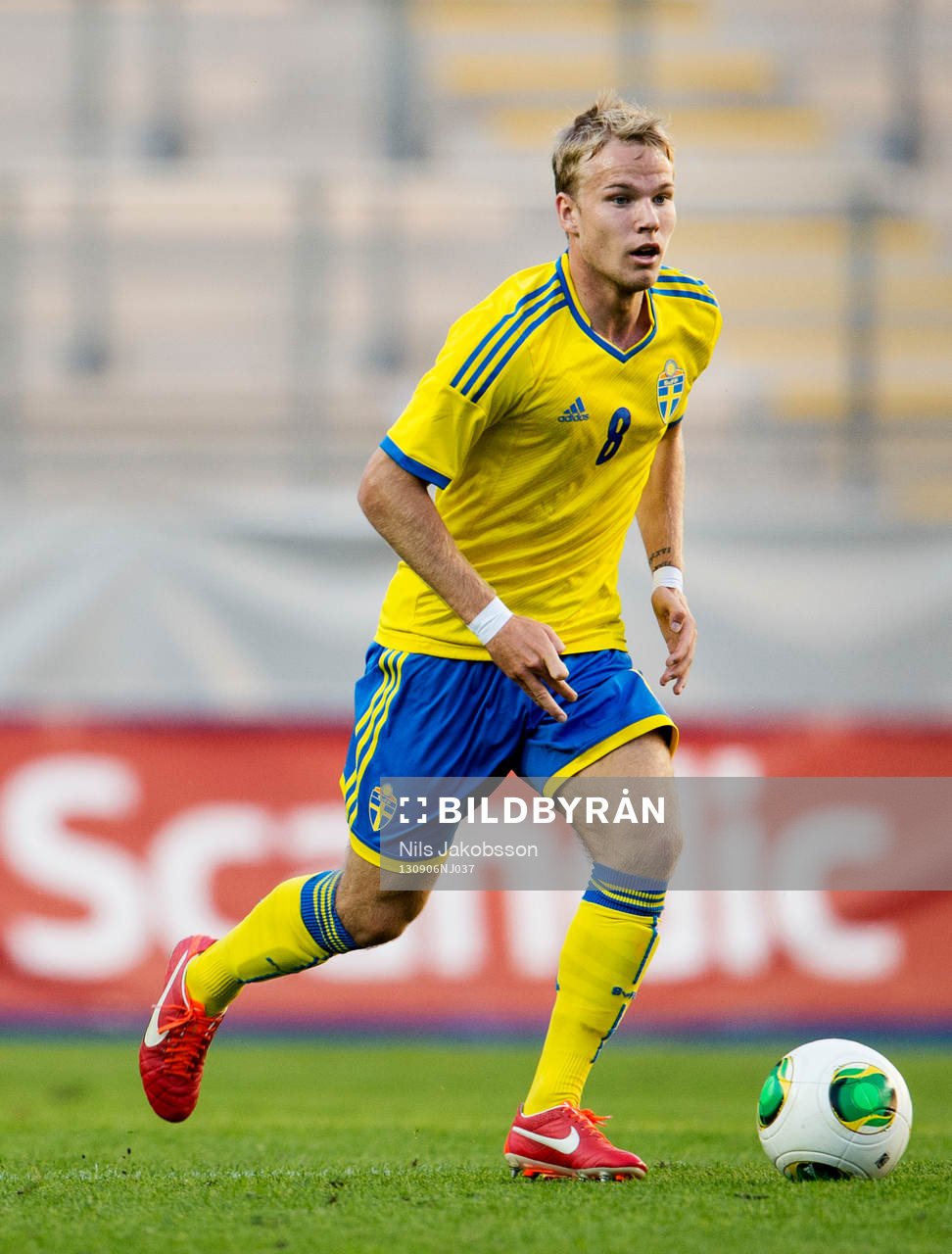 Sveriges Oscar Lewicki i kvalmatchen till u21-EM mellan