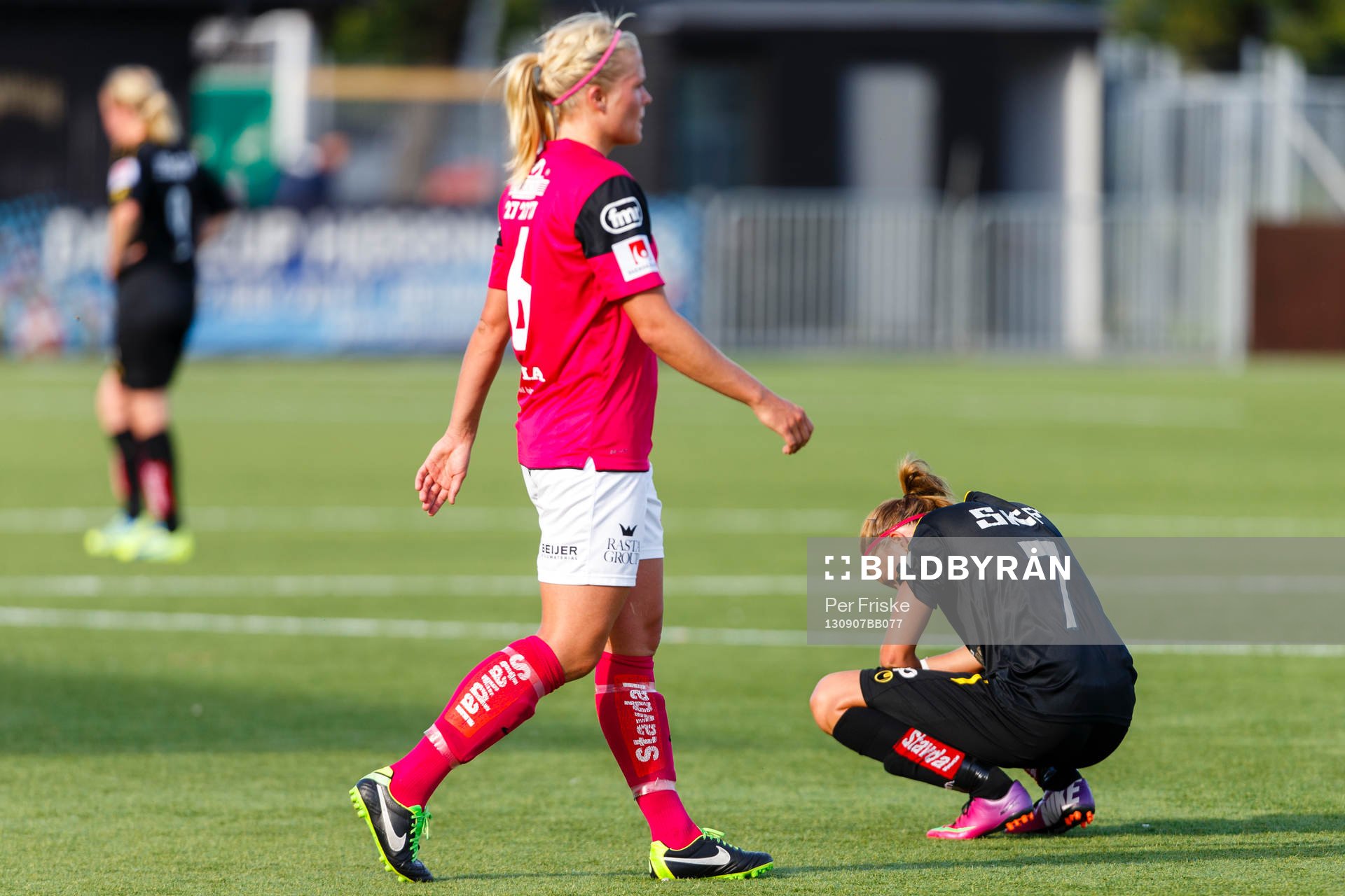 Jitex Kathlene Fernström går förbi Kopparberg Göteborgs