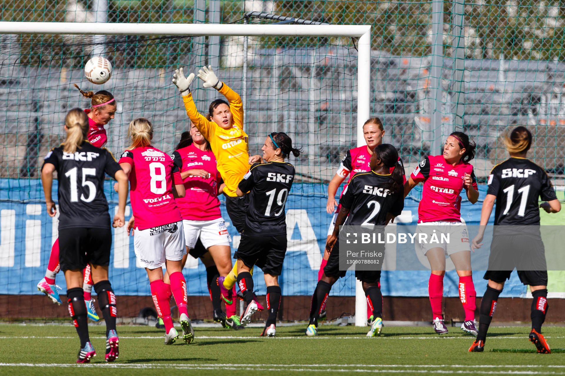 Inlägg mot Jitex mål som nickas bort av Jitex Elin