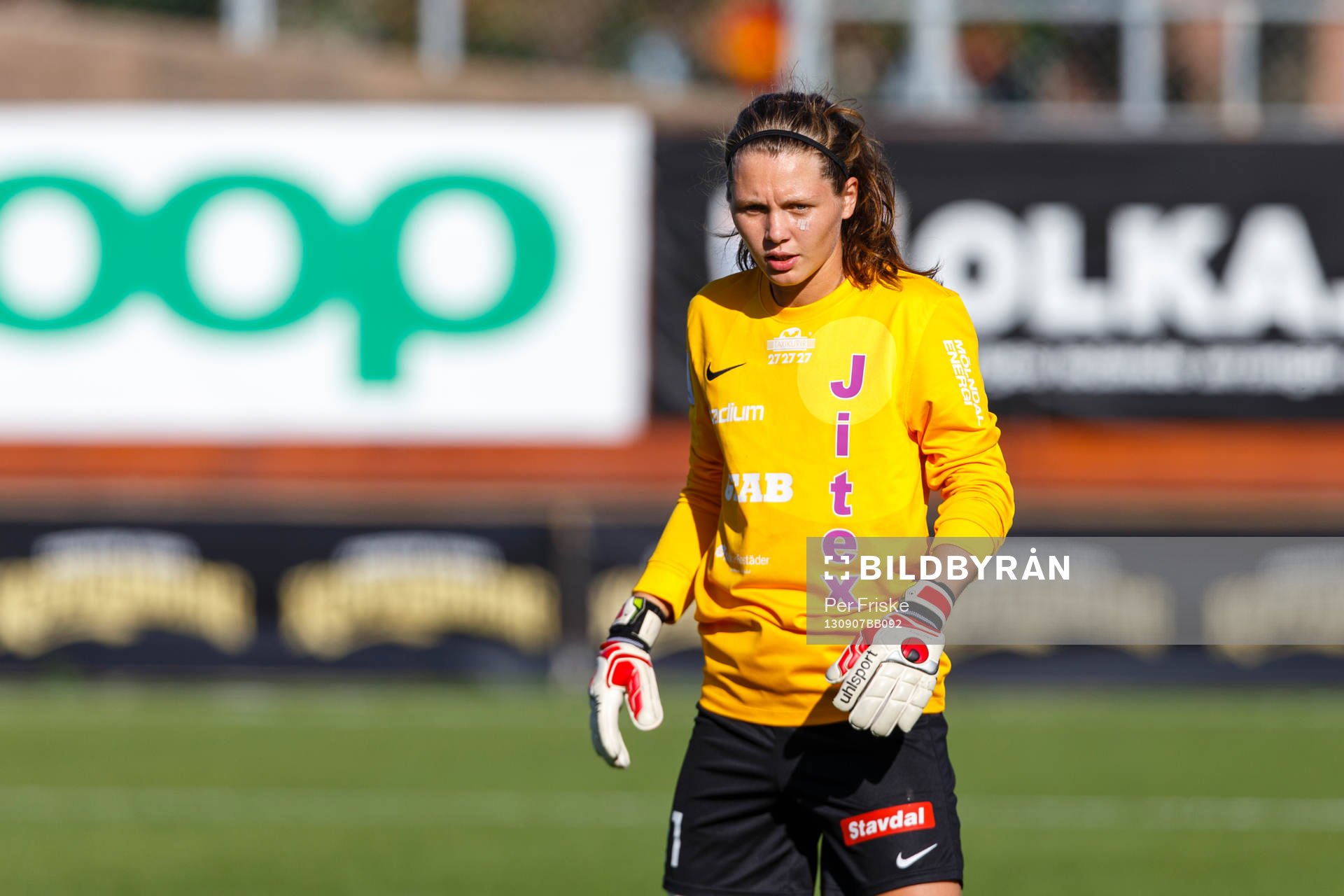 Jitex målvakt Jennifer Falk under fotbollsmatchen mellan Kopparbergs Göteborg och Jitex i Damallsvenskan den 7 september 2013 i Göteborg.