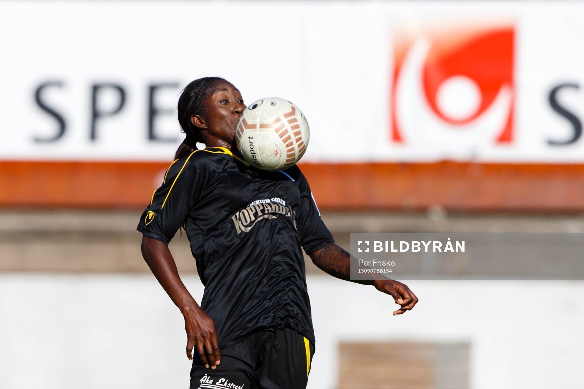 Kopparberg Göteborgs Anita Asante med bollen