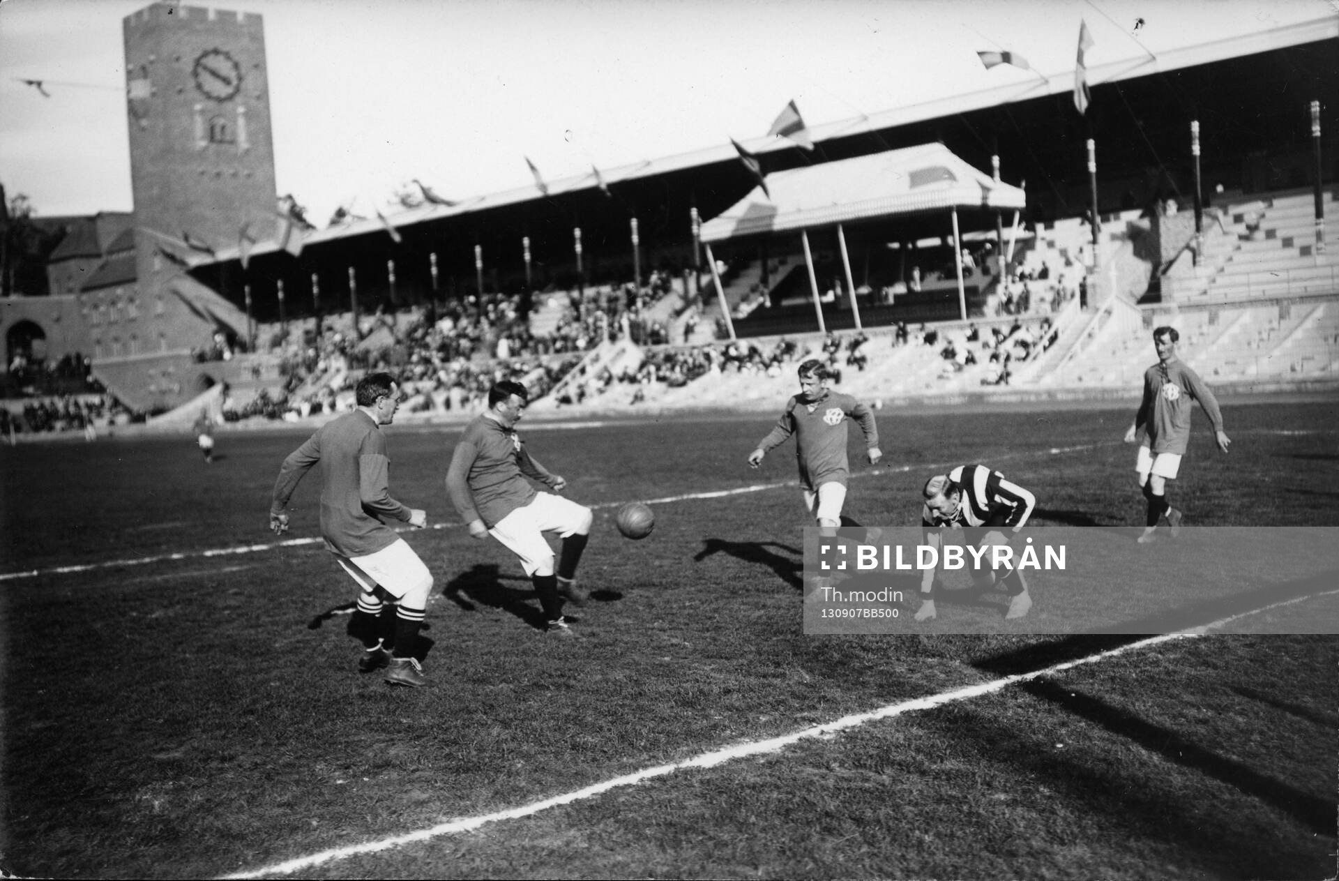 Fotboll, Fotbollsförbundets styrelse i tävlan vid Old