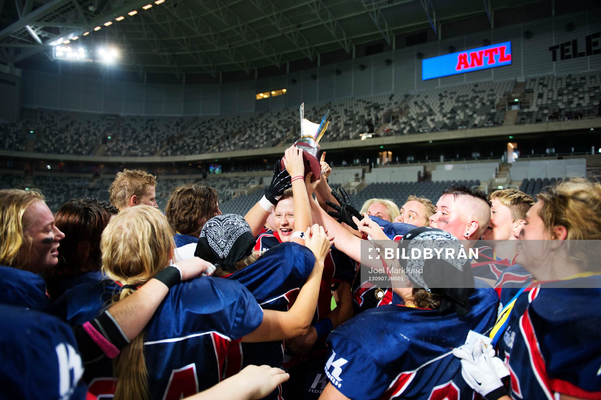 Spelarna i Stockholm Mean Machines jublar