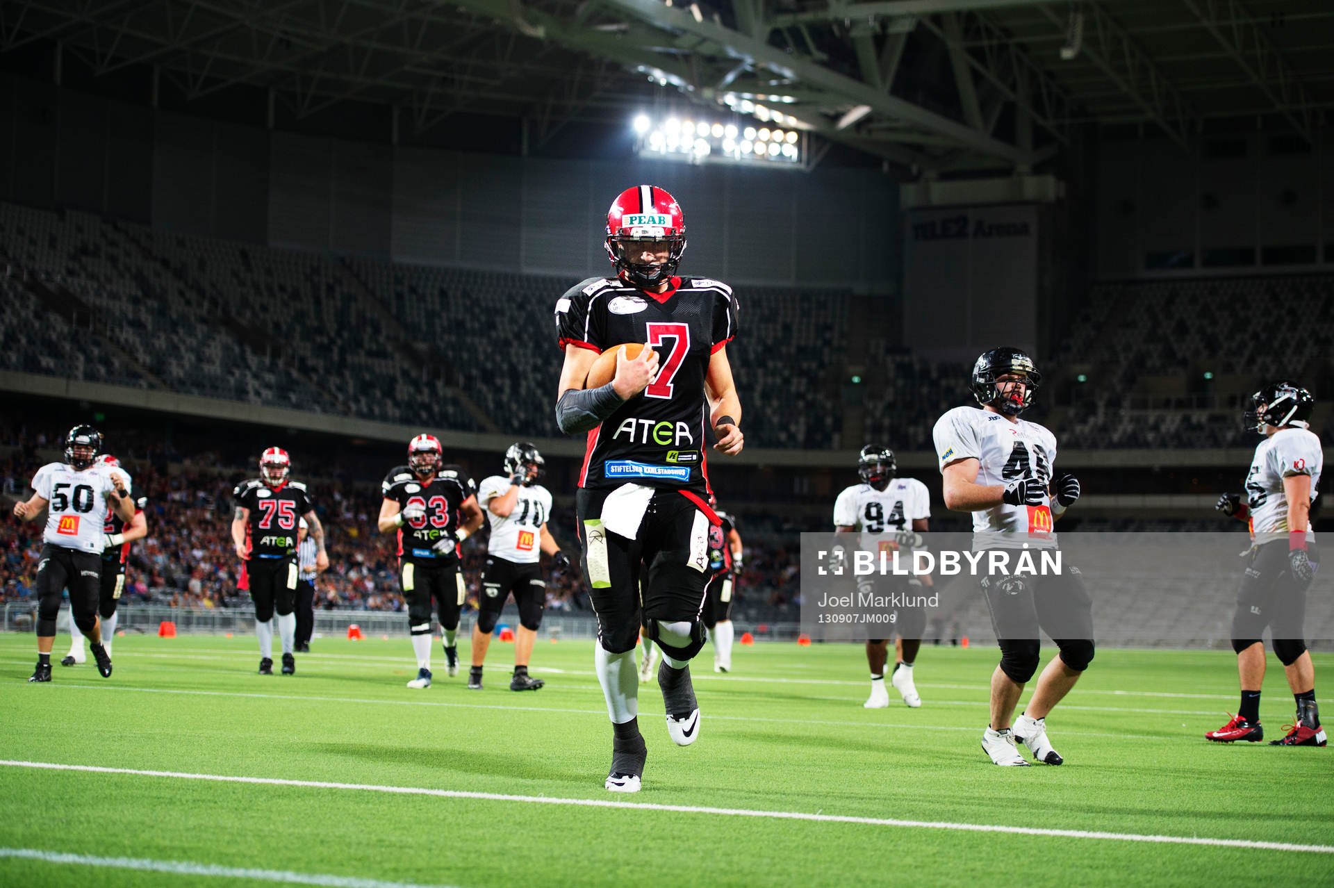Carlstads quarterback Anders Hermodsson gör en touchdown