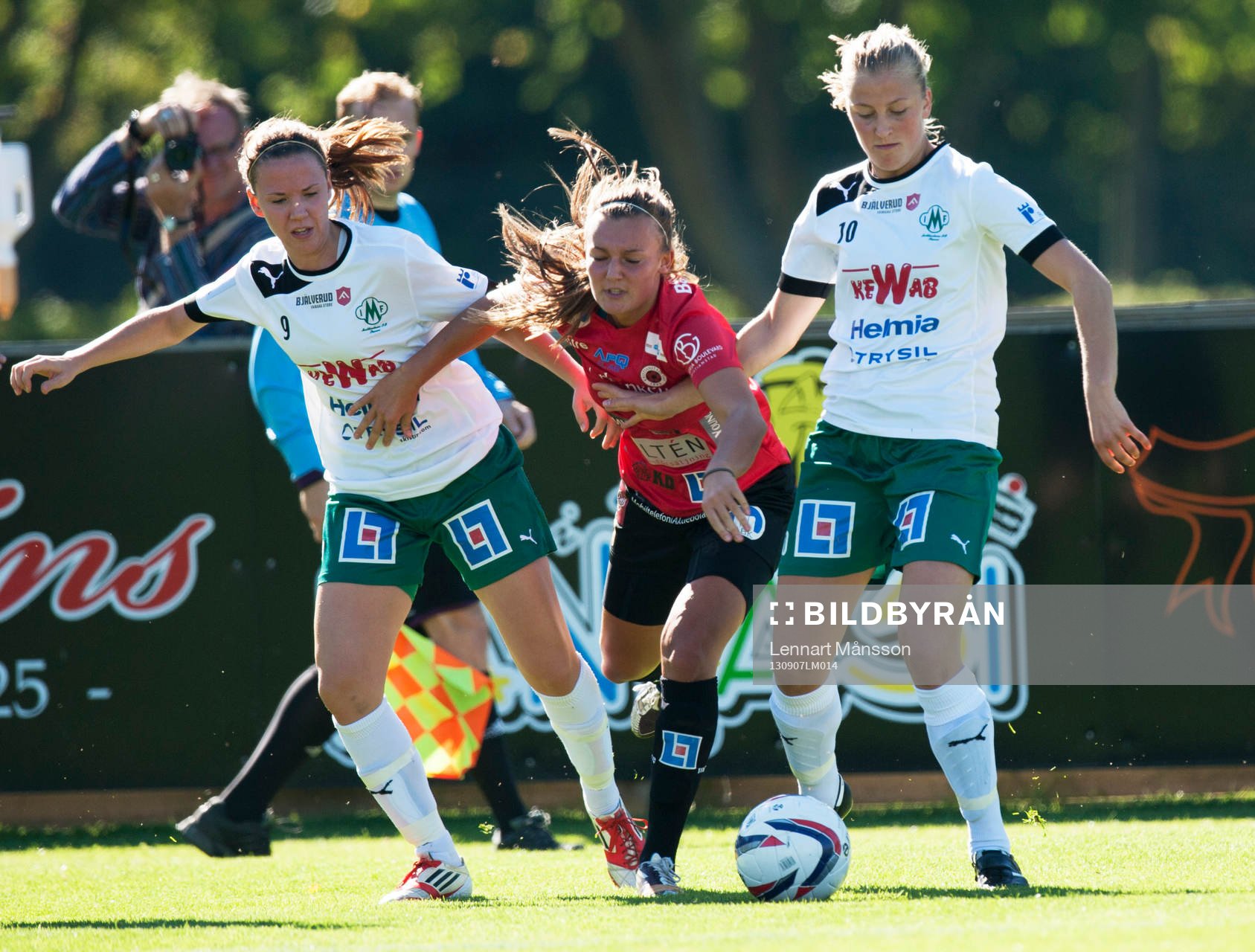Olivia Welin, Kristianstad, trycker sig mellan två