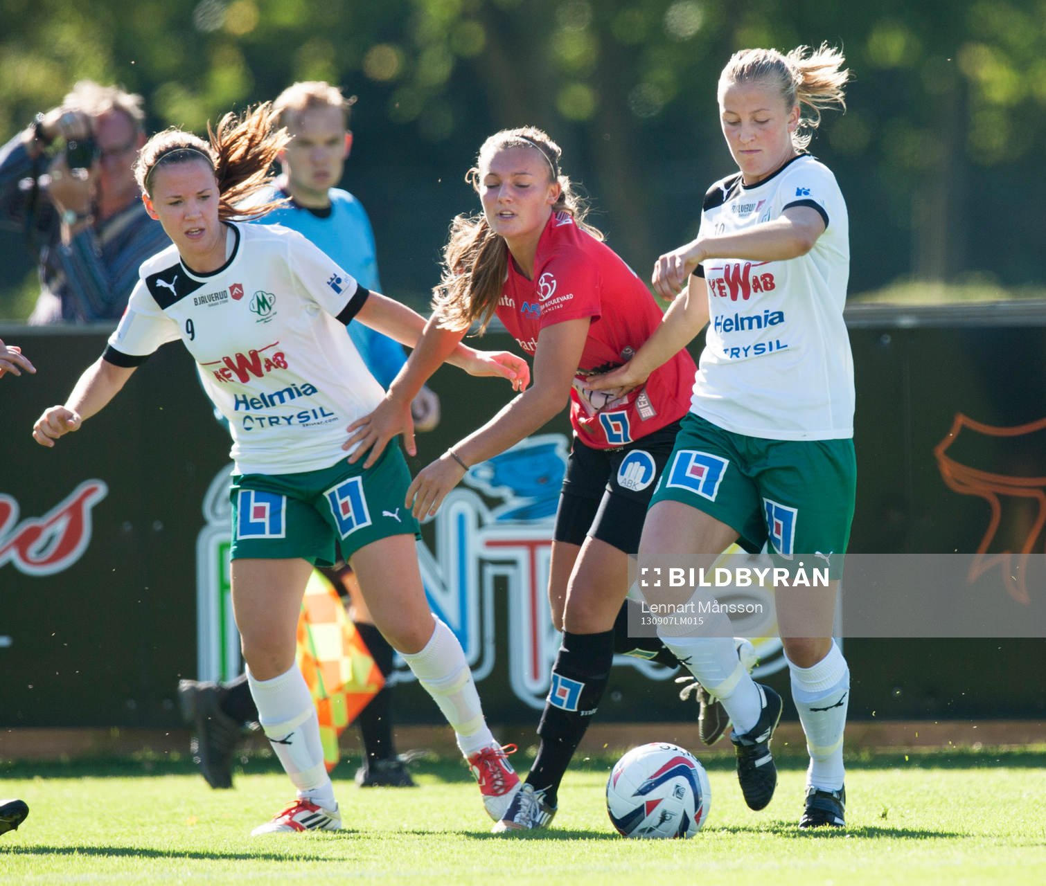 Emmie Johansson och Julia Karlenäs, Mallbacken mot Olivia