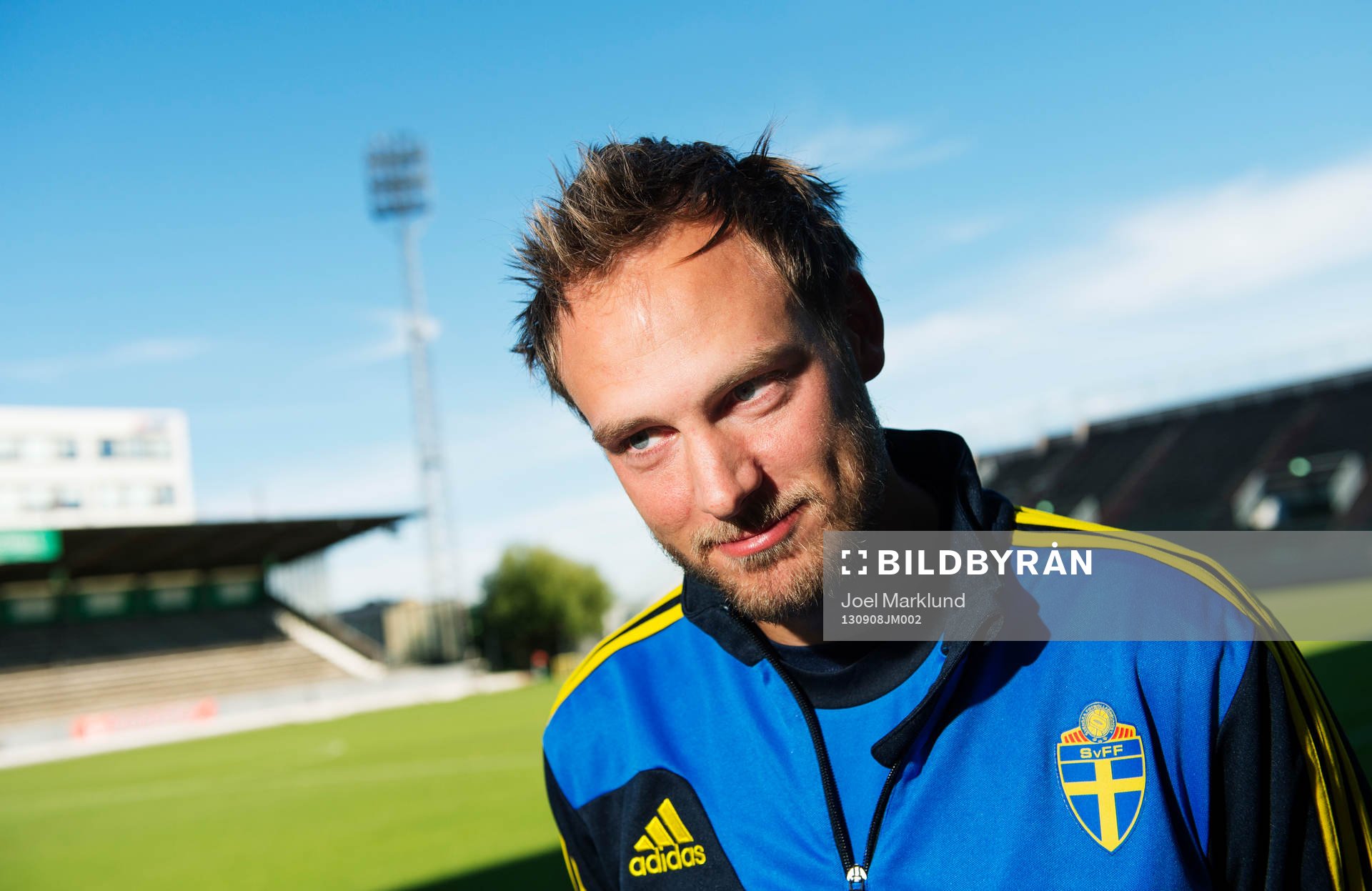 Andreas Granqvist blir intervjuad