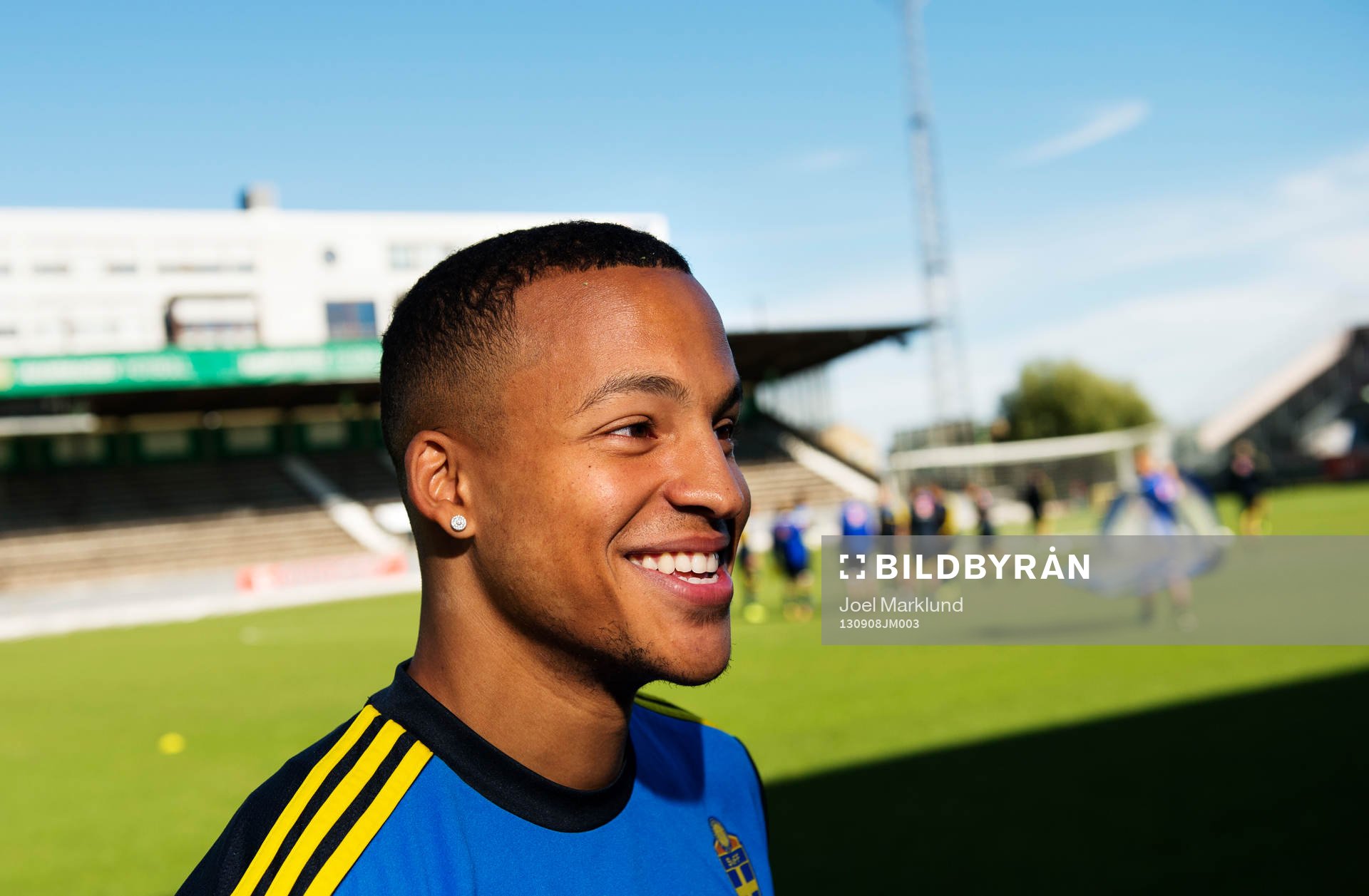 Martin Olsson blir intervjuad