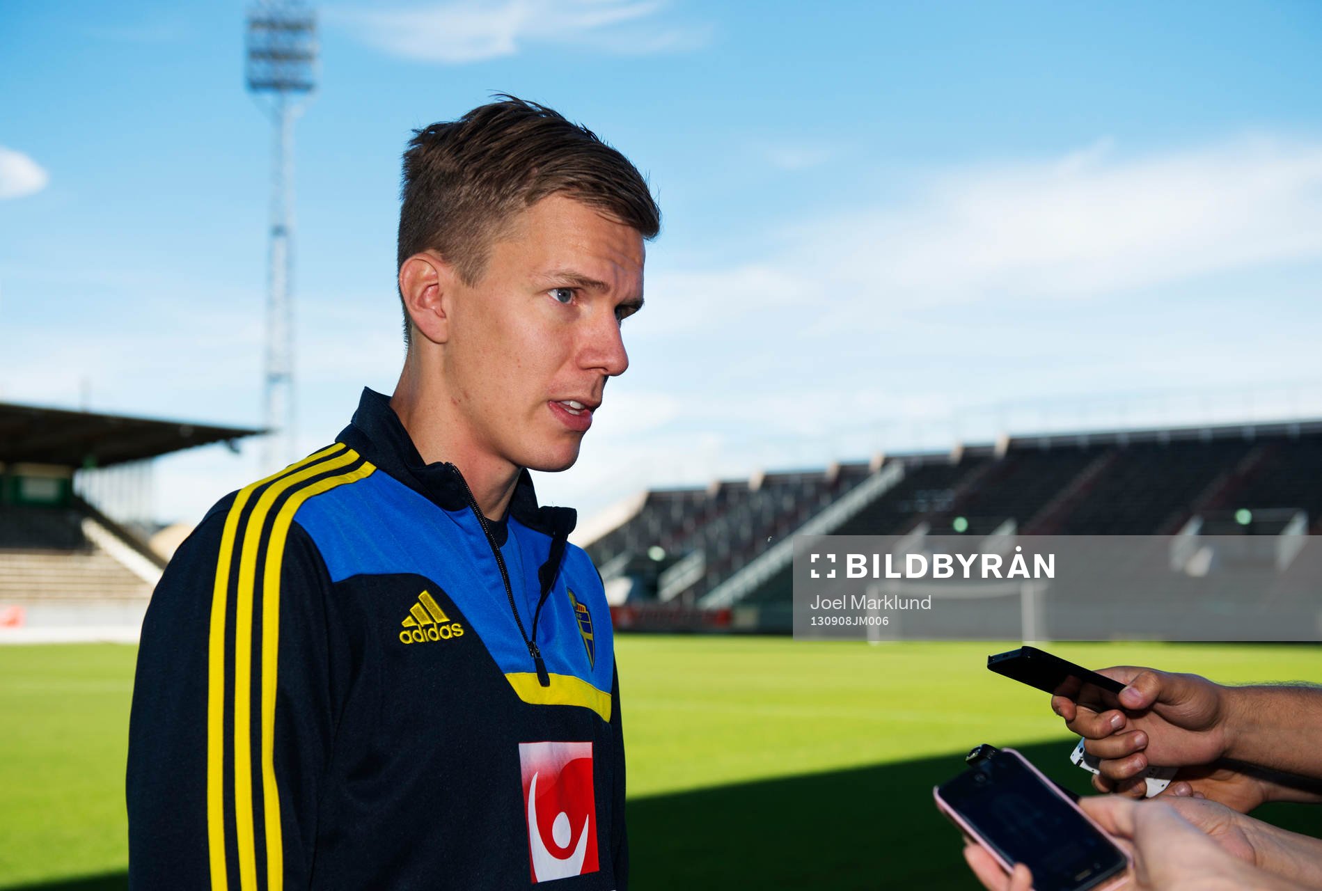 Pontus Wernbloom blir intervjuad