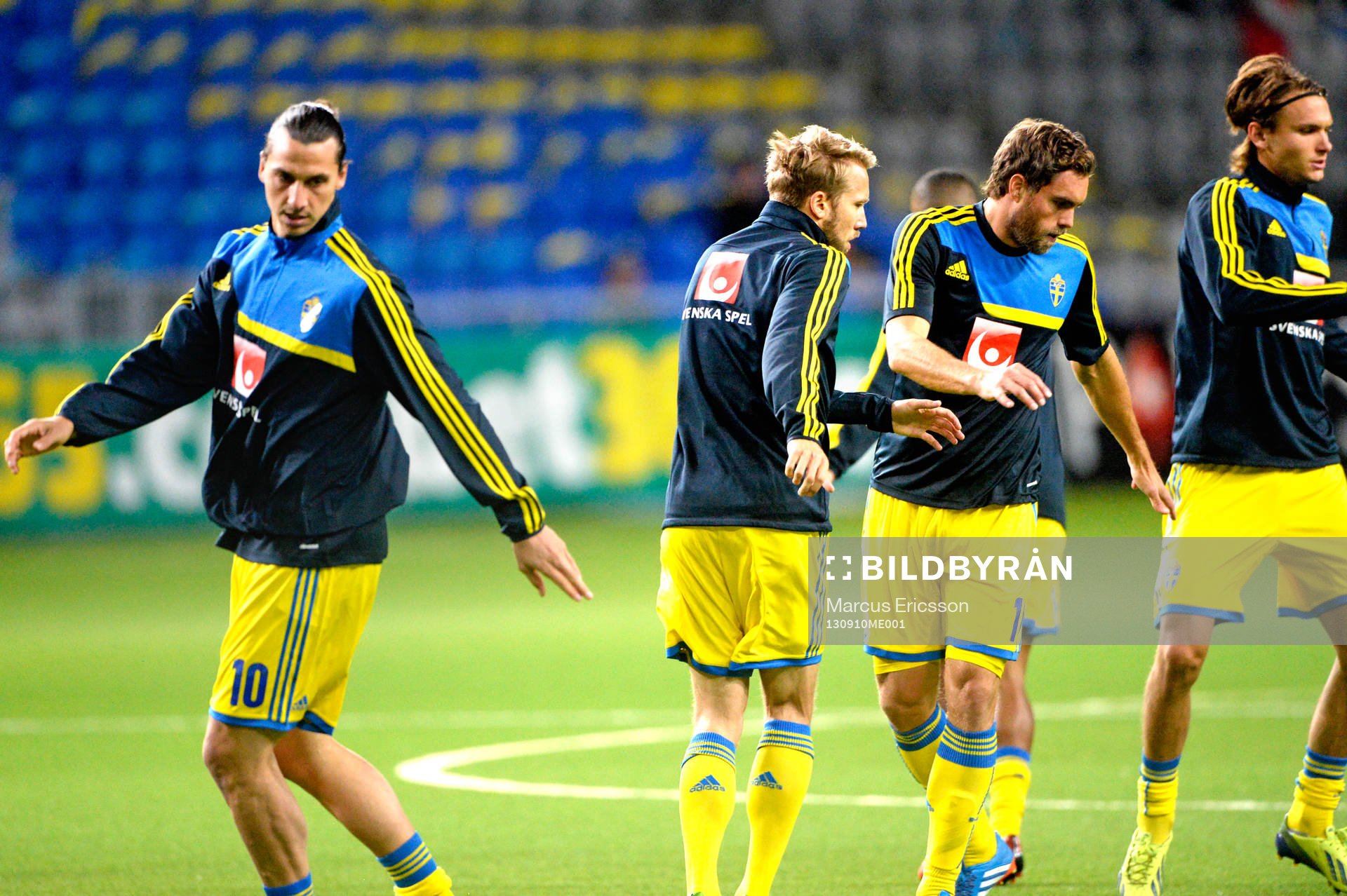 Sverige med Zlatan Ibrahimovic (tv) värmer upp