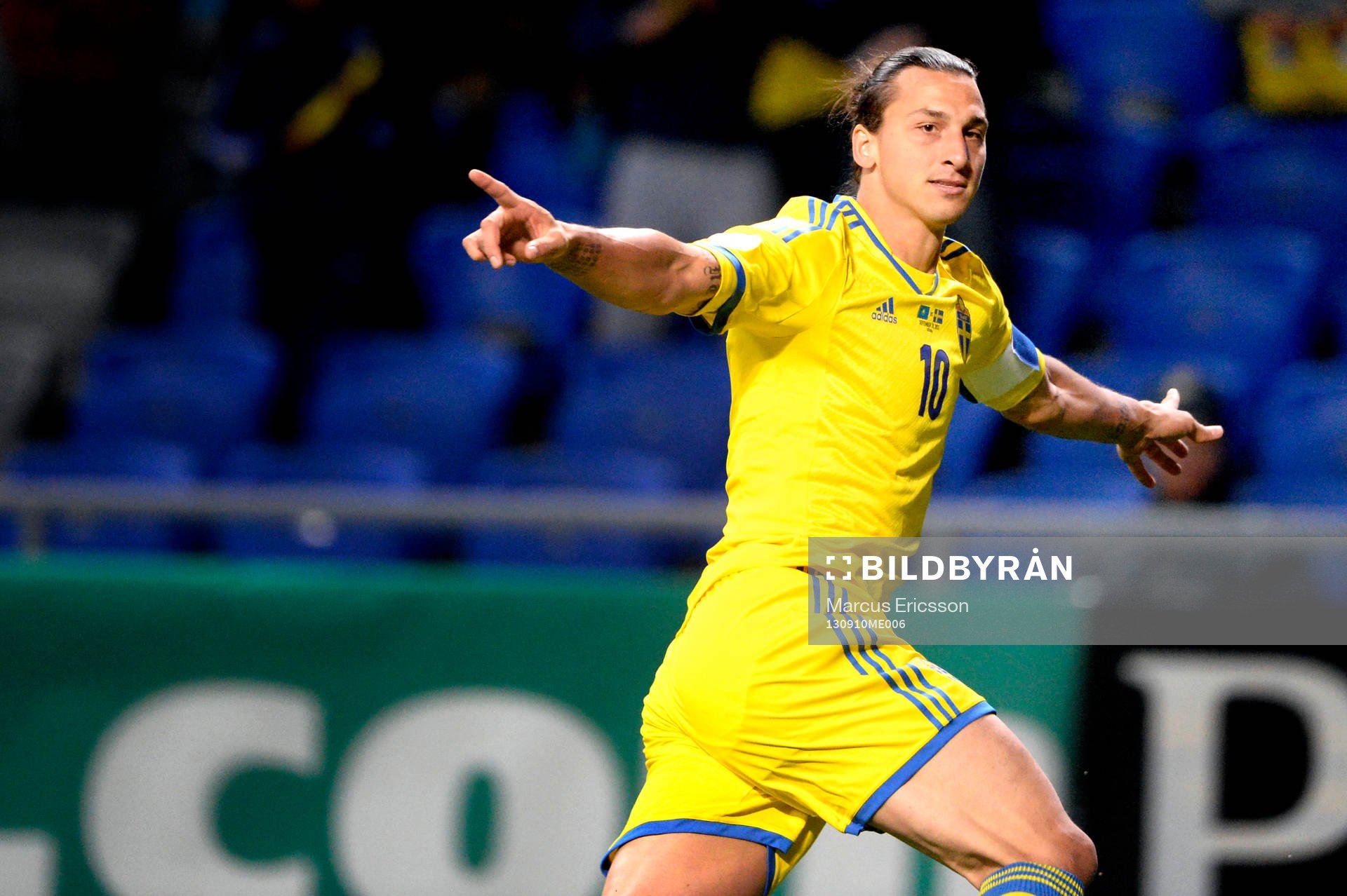 Sveriges Zlatan Ibrahimovic jublar