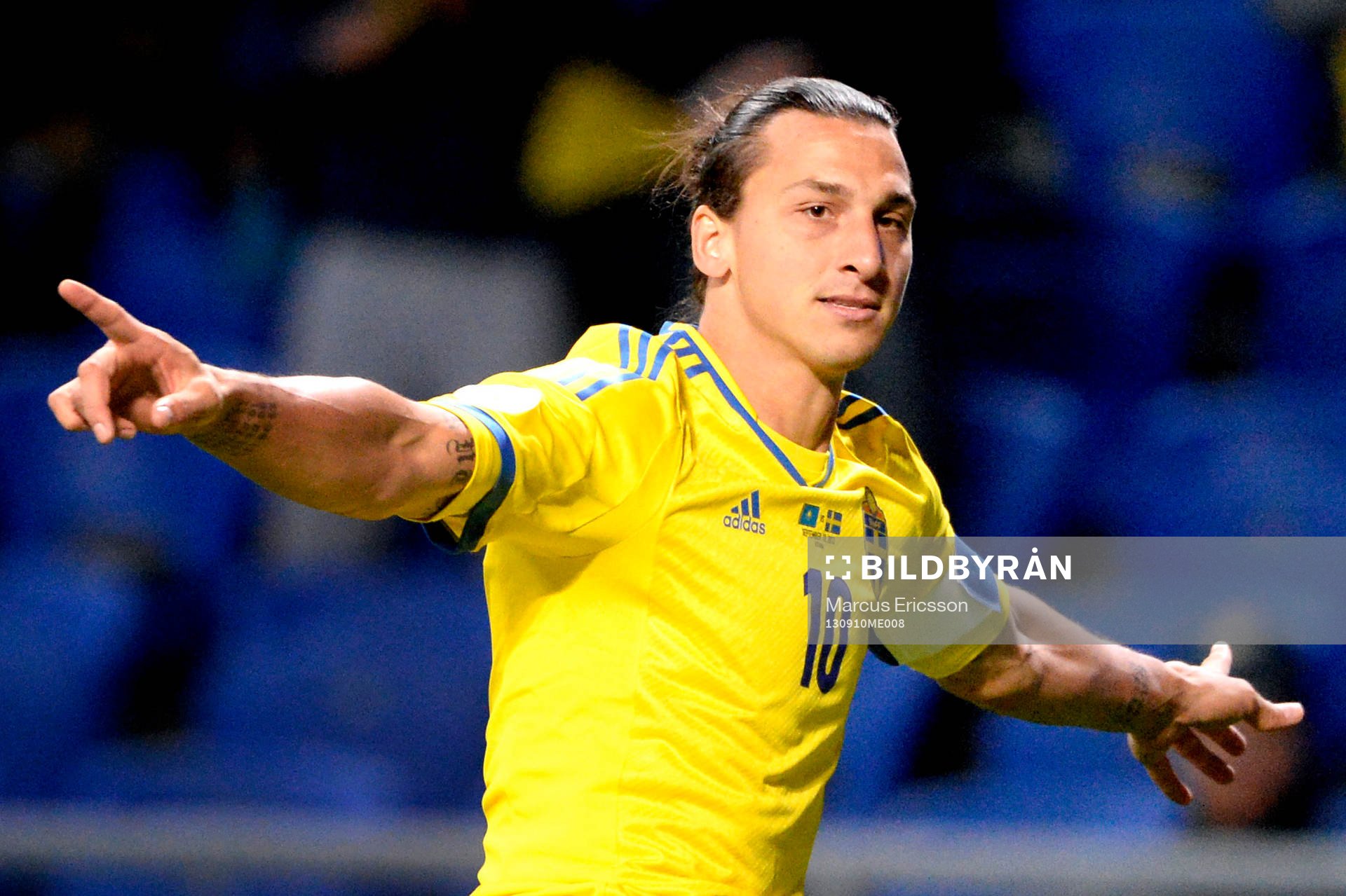 Sveriges Zlatan Ibrahimovic jublar