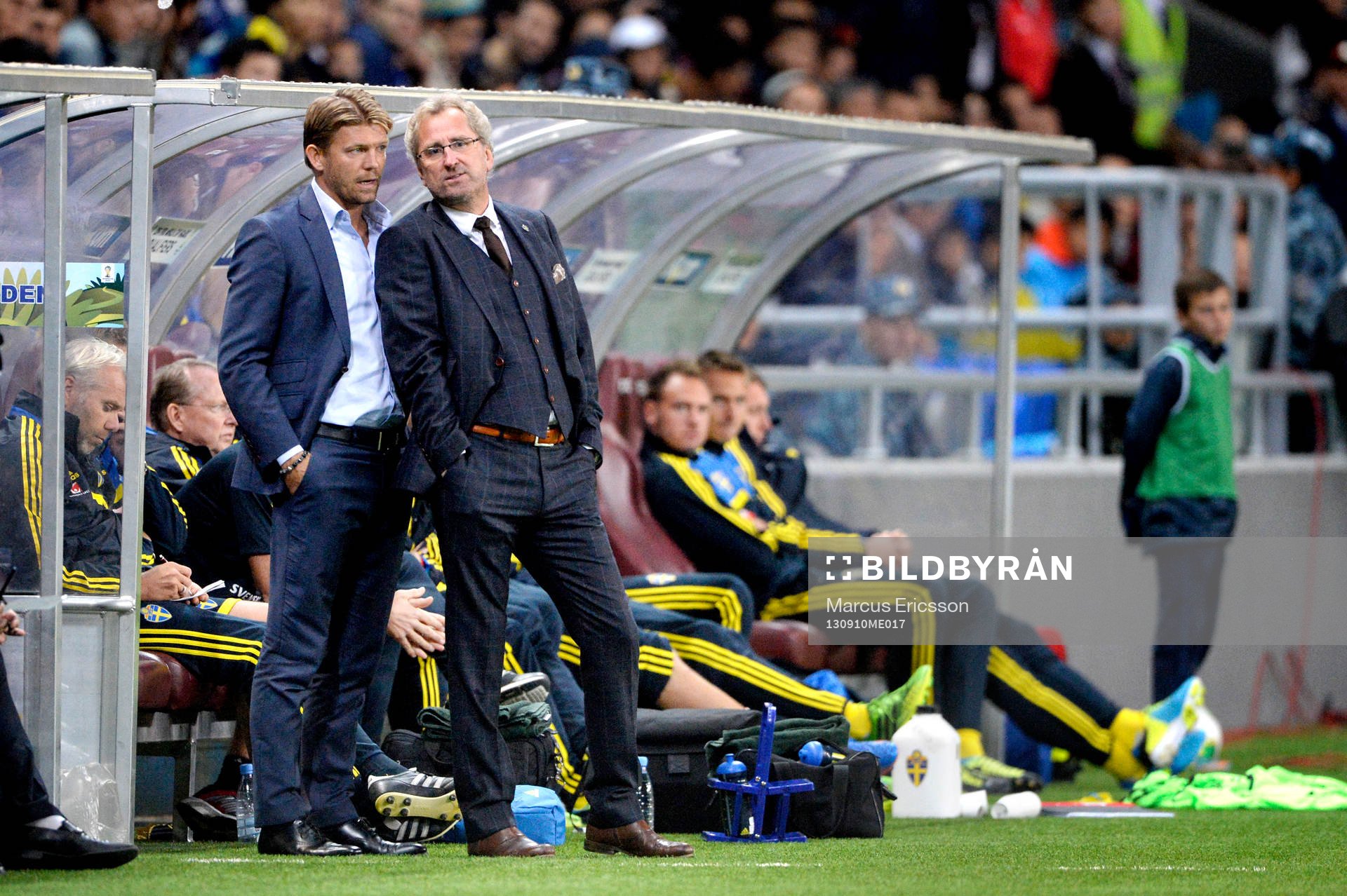 Sveriges players manager Marcus Allbäck och