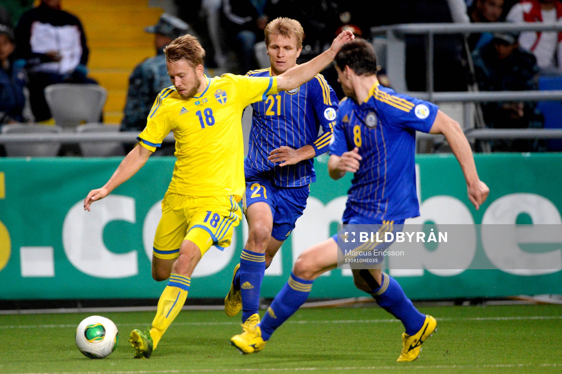 Sveriges Adam Johansson jagas av Kazakstans Valeriy