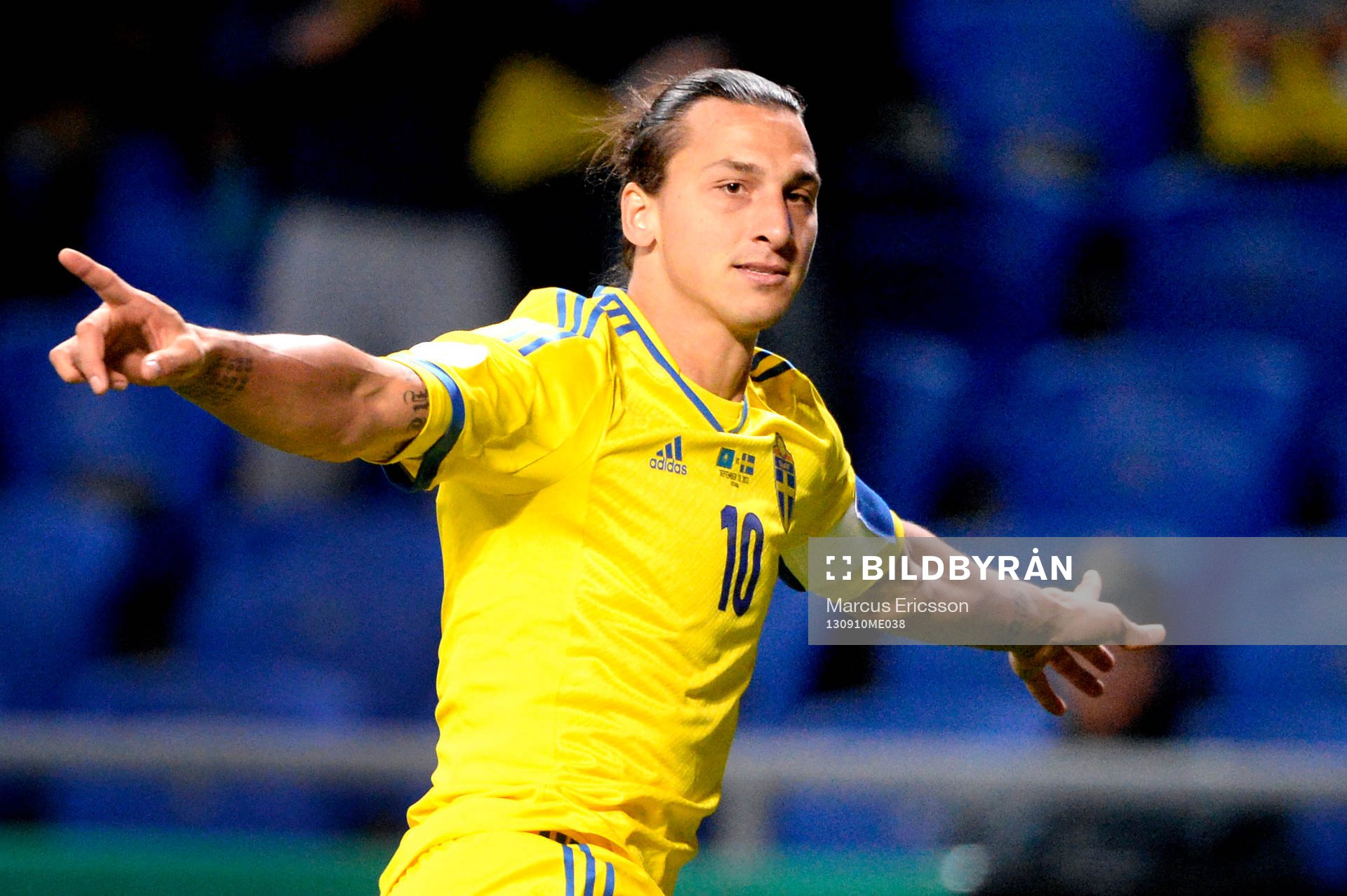 Sveriges Zlatan Ibrahimovic jublar